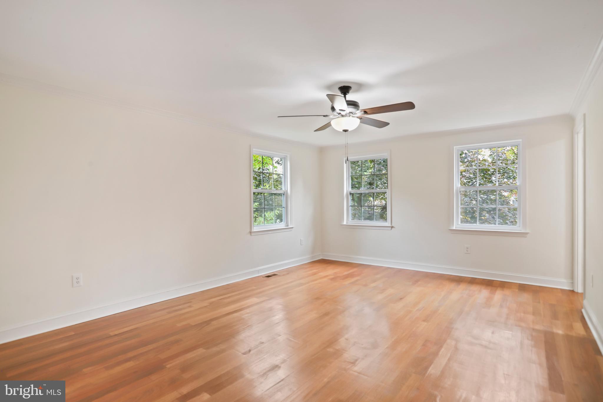 DERWOOD STATION - Residential