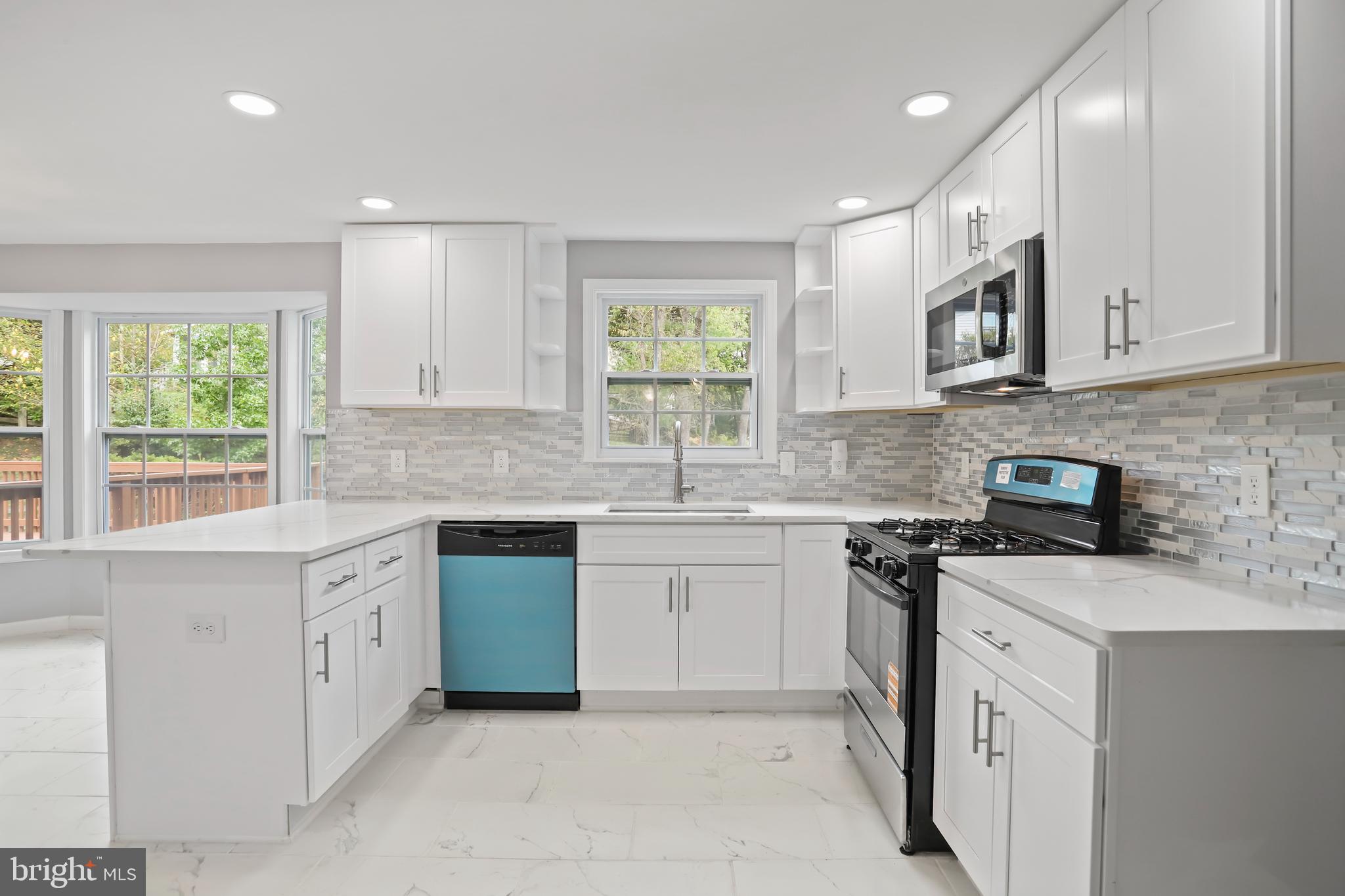 DERWOOD STATION - Residential