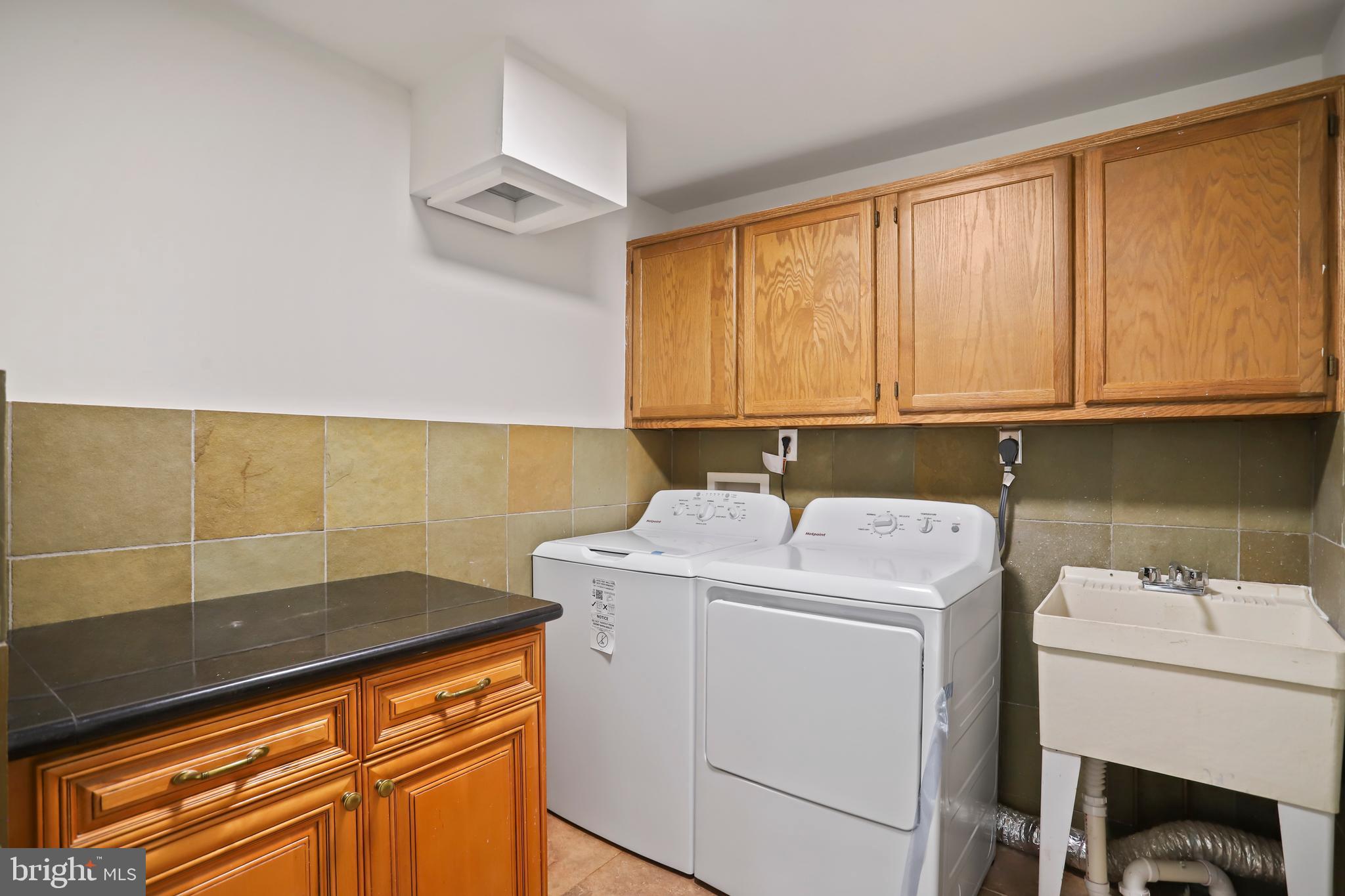 DERWOOD STATION - Residential