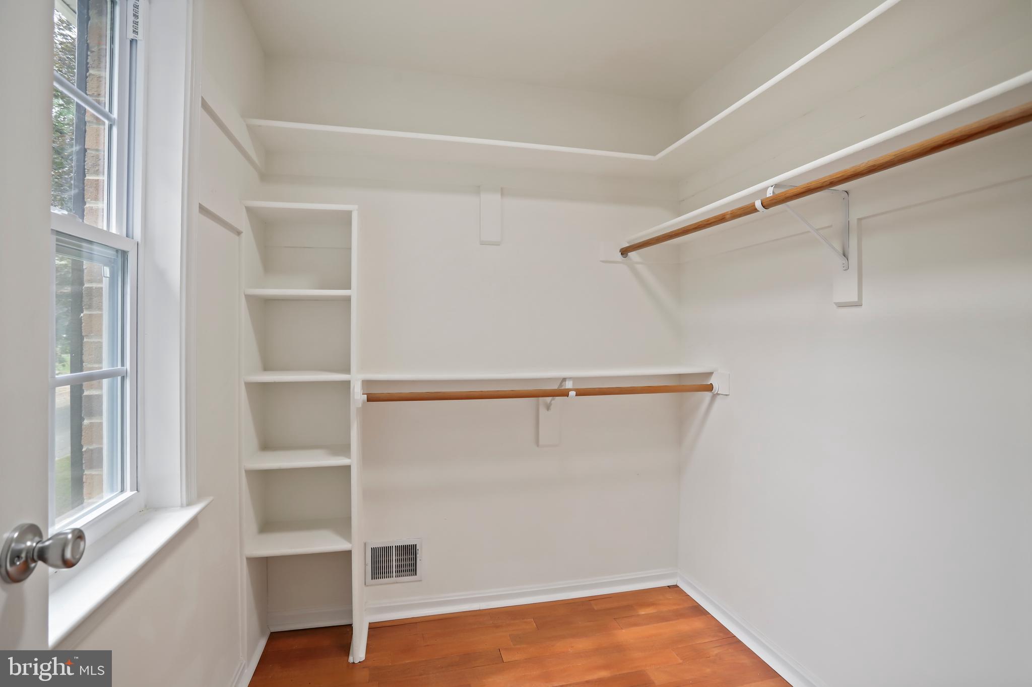 DERWOOD STATION - Residential