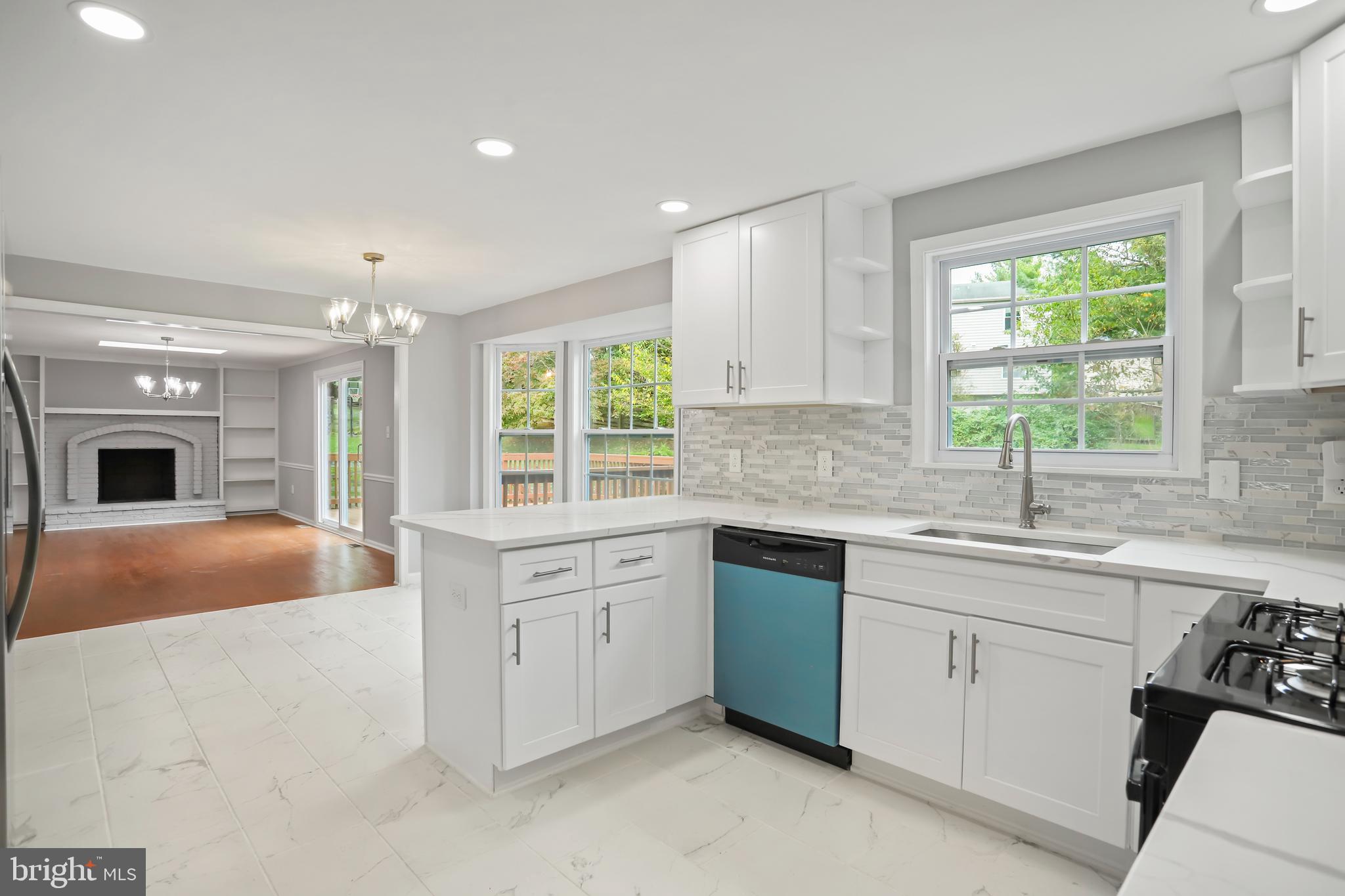 DERWOOD STATION - Residential