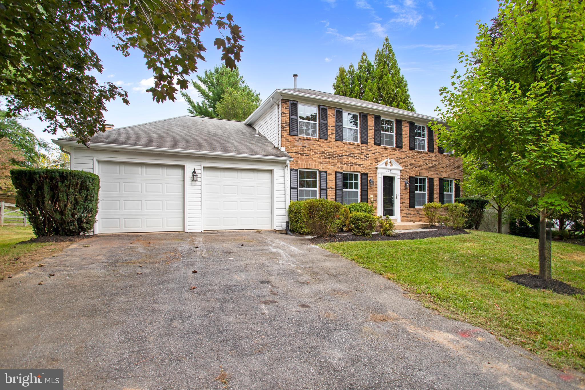 DERWOOD STATION - Residential