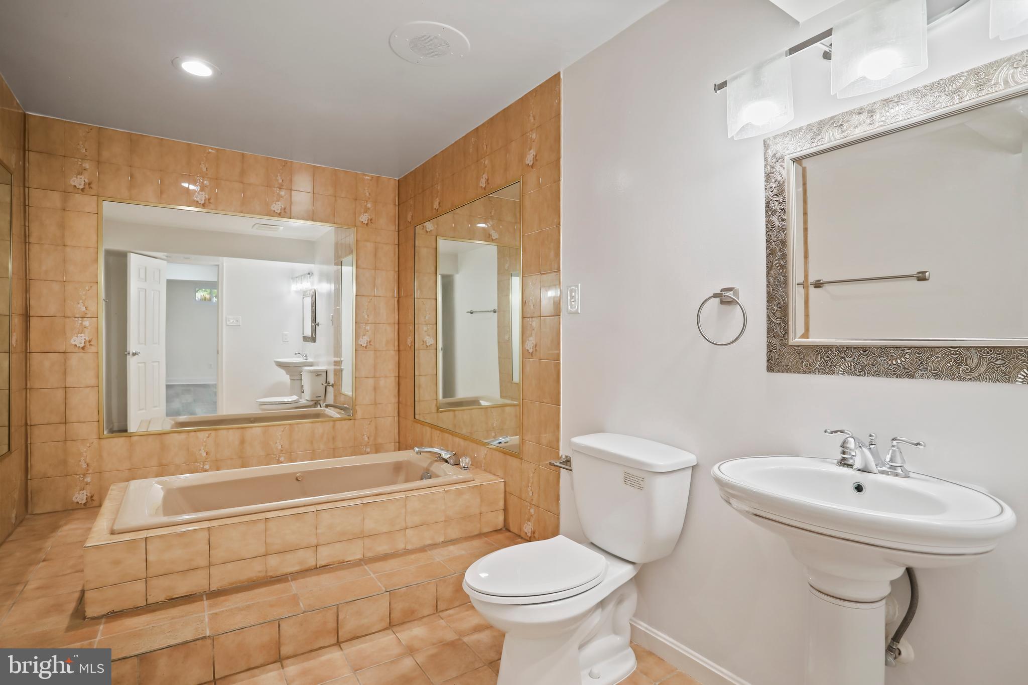 DERWOOD STATION - Residential