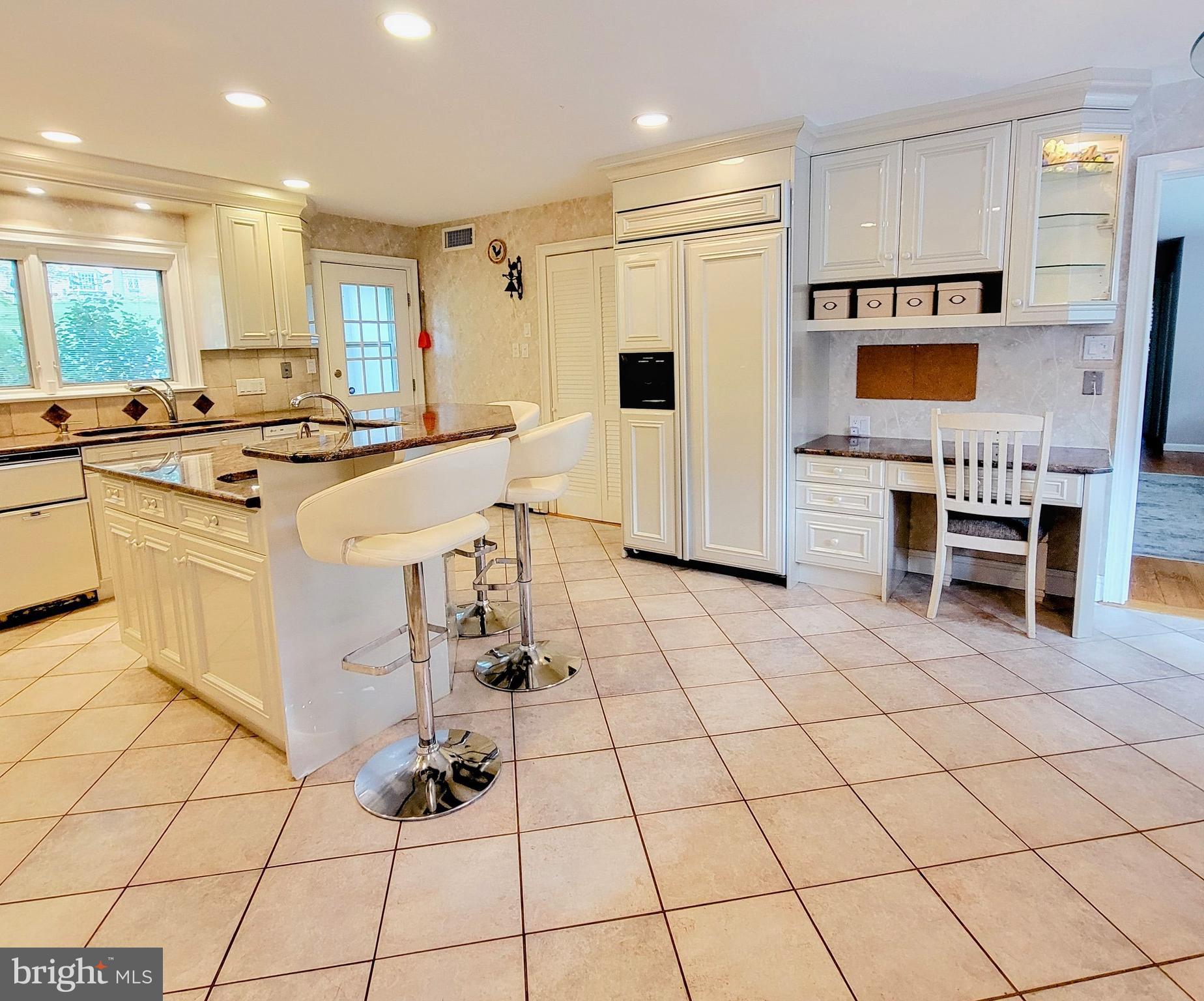 FORT WASHINGTON - Residential