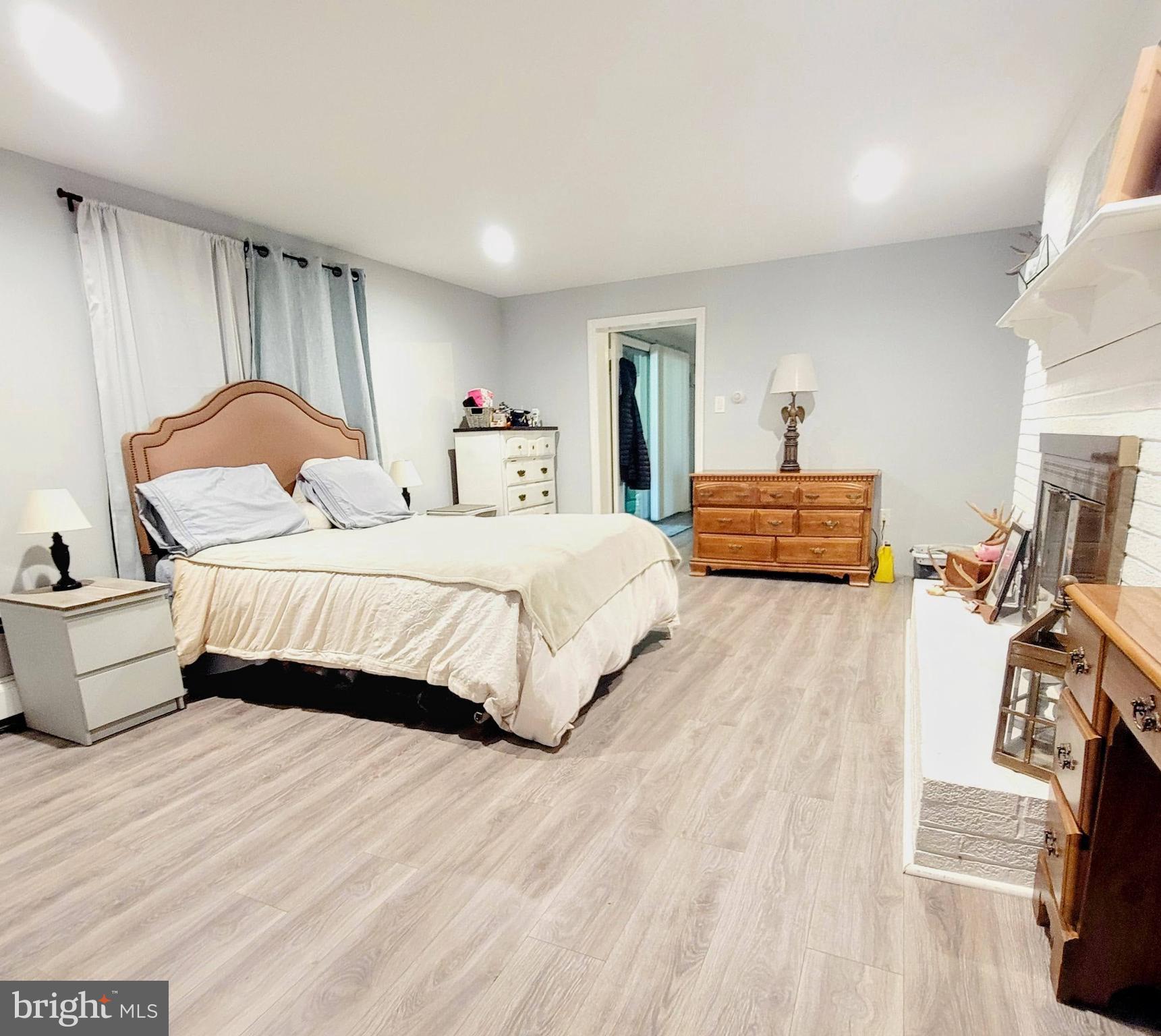 FORT WASHINGTON - Residential