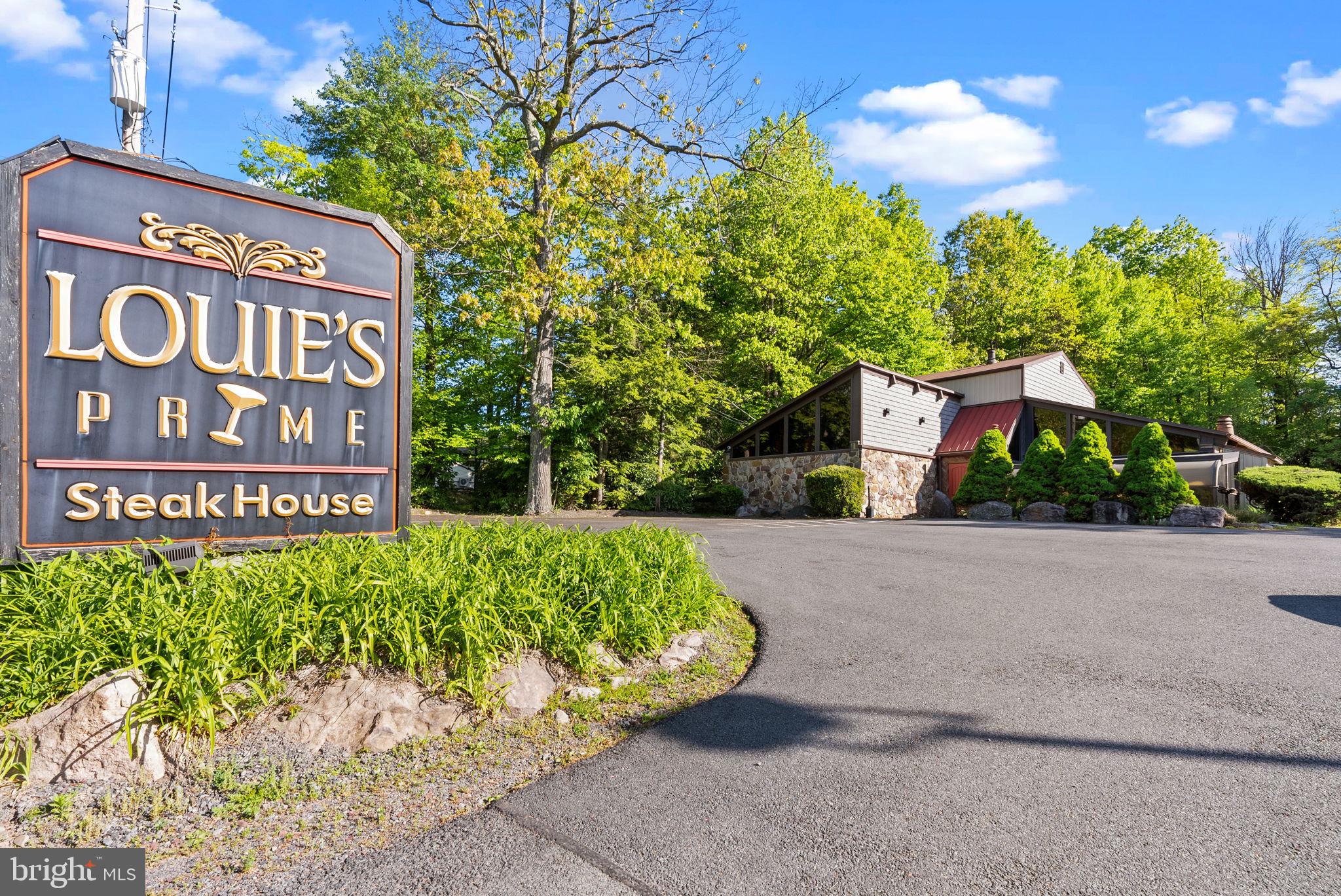 BIG BOULDER LAKE - Residential