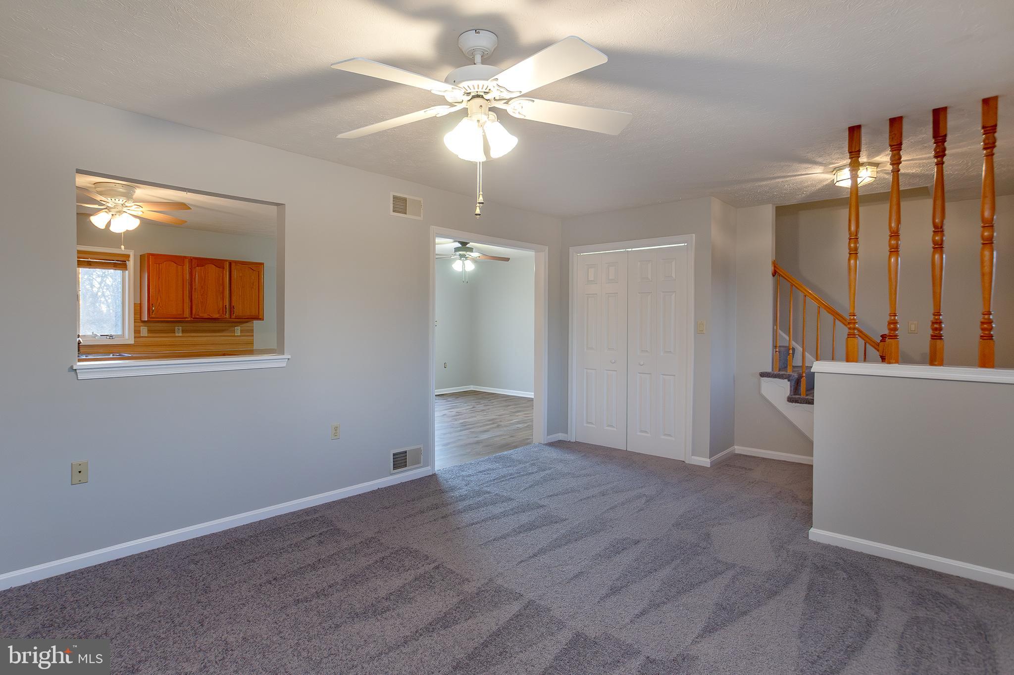 WHITE HALL - Residential