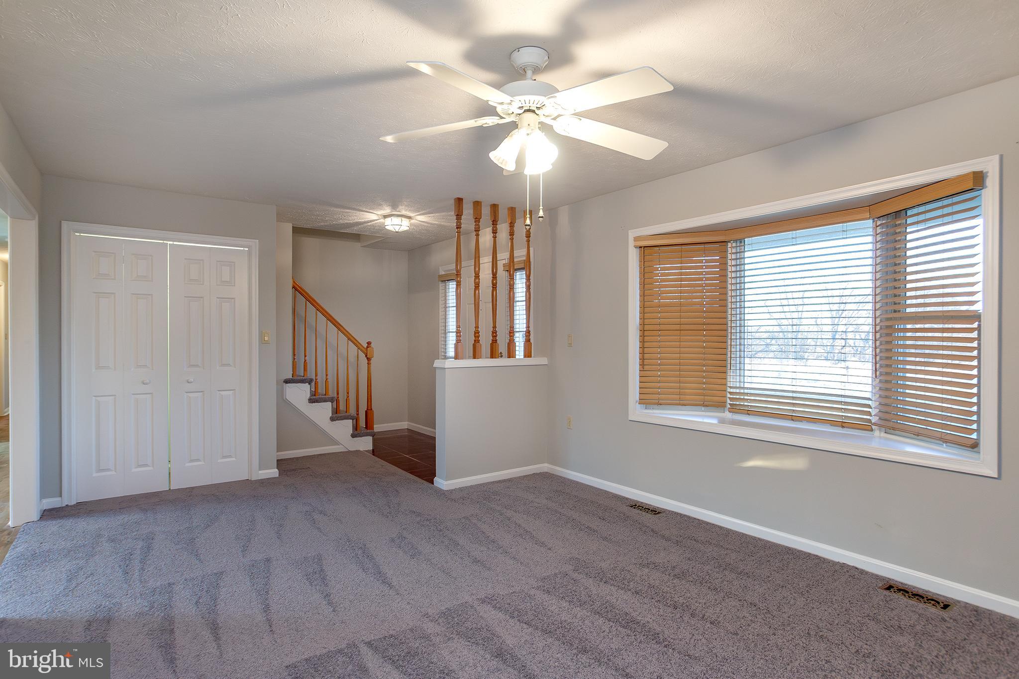 WHITE HALL - Residential