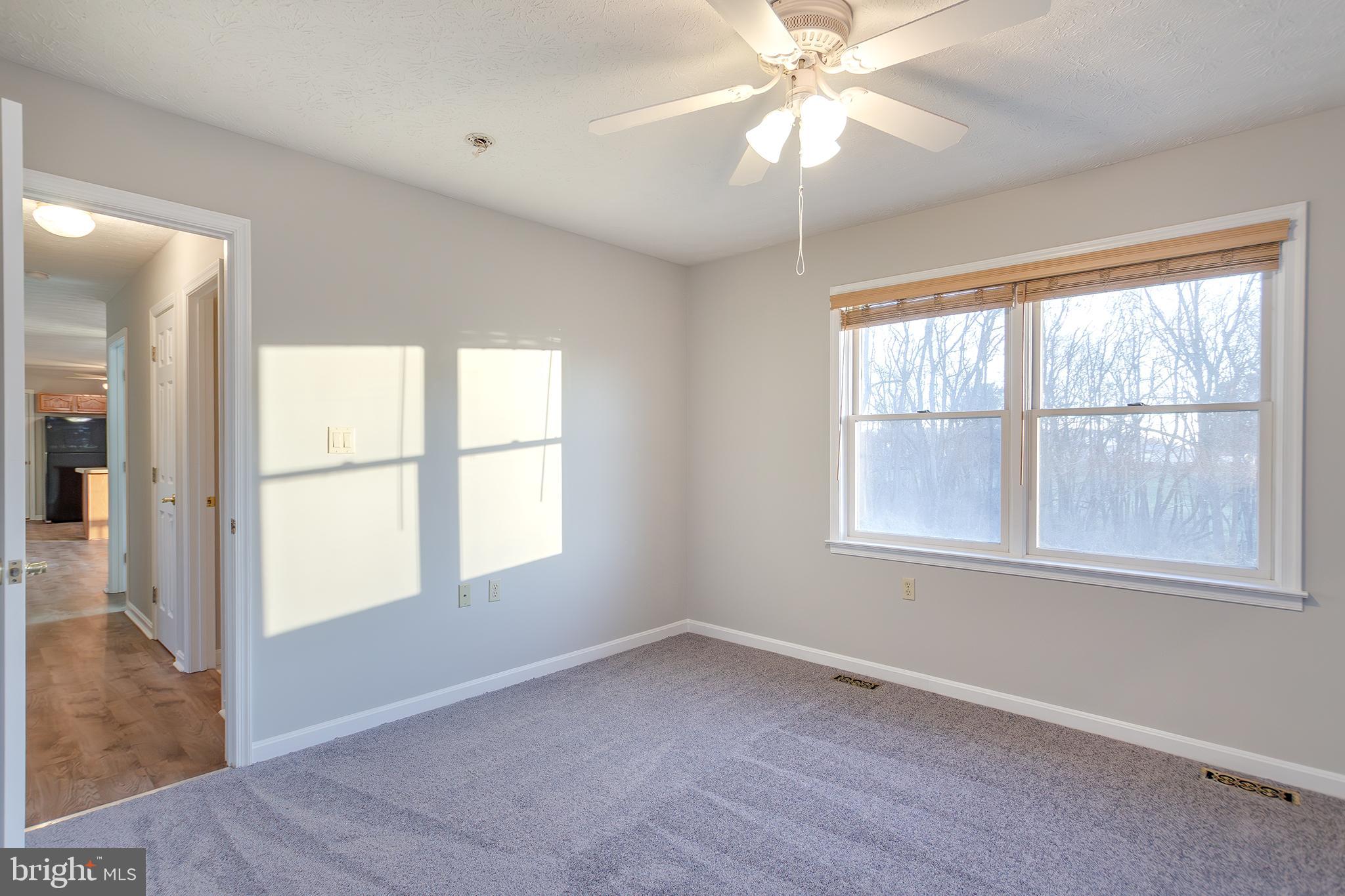 WHITE HALL - Residential