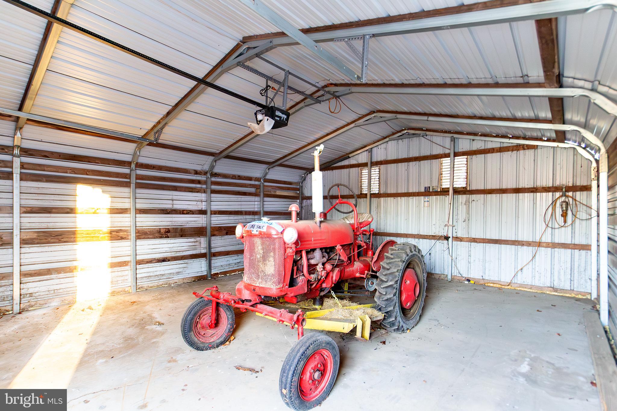 WHITE HALL - Residential