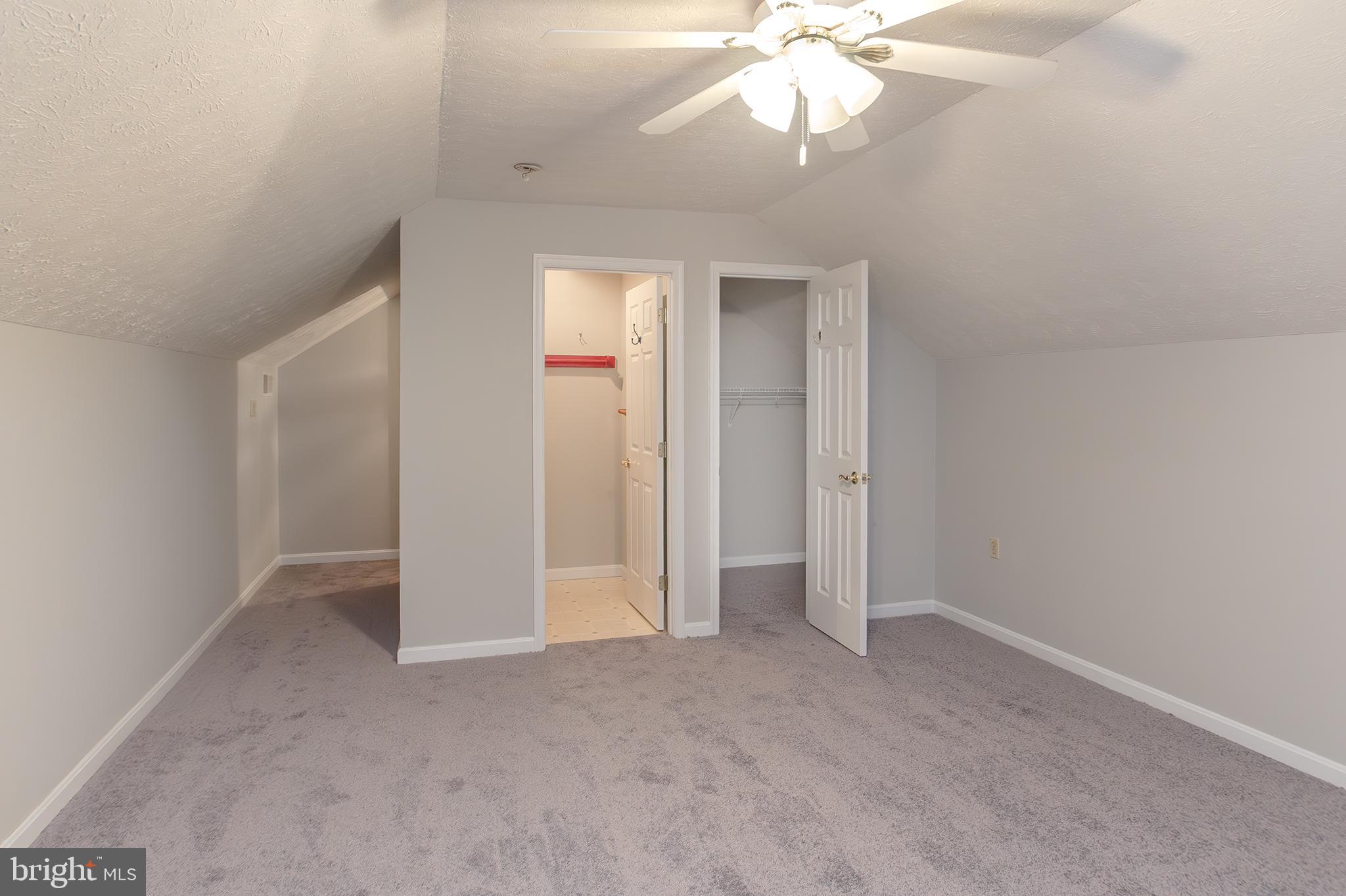 WHITE HALL - Residential