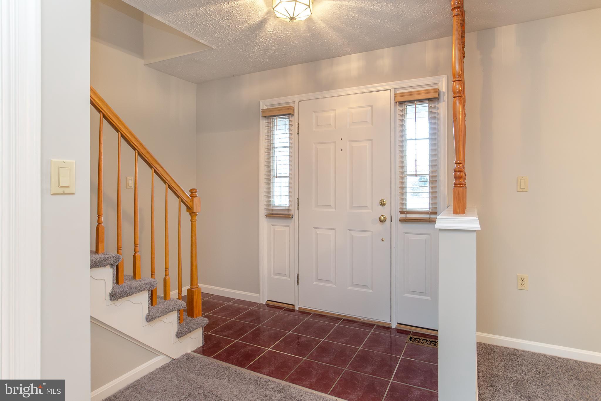 WHITE HALL - Residential