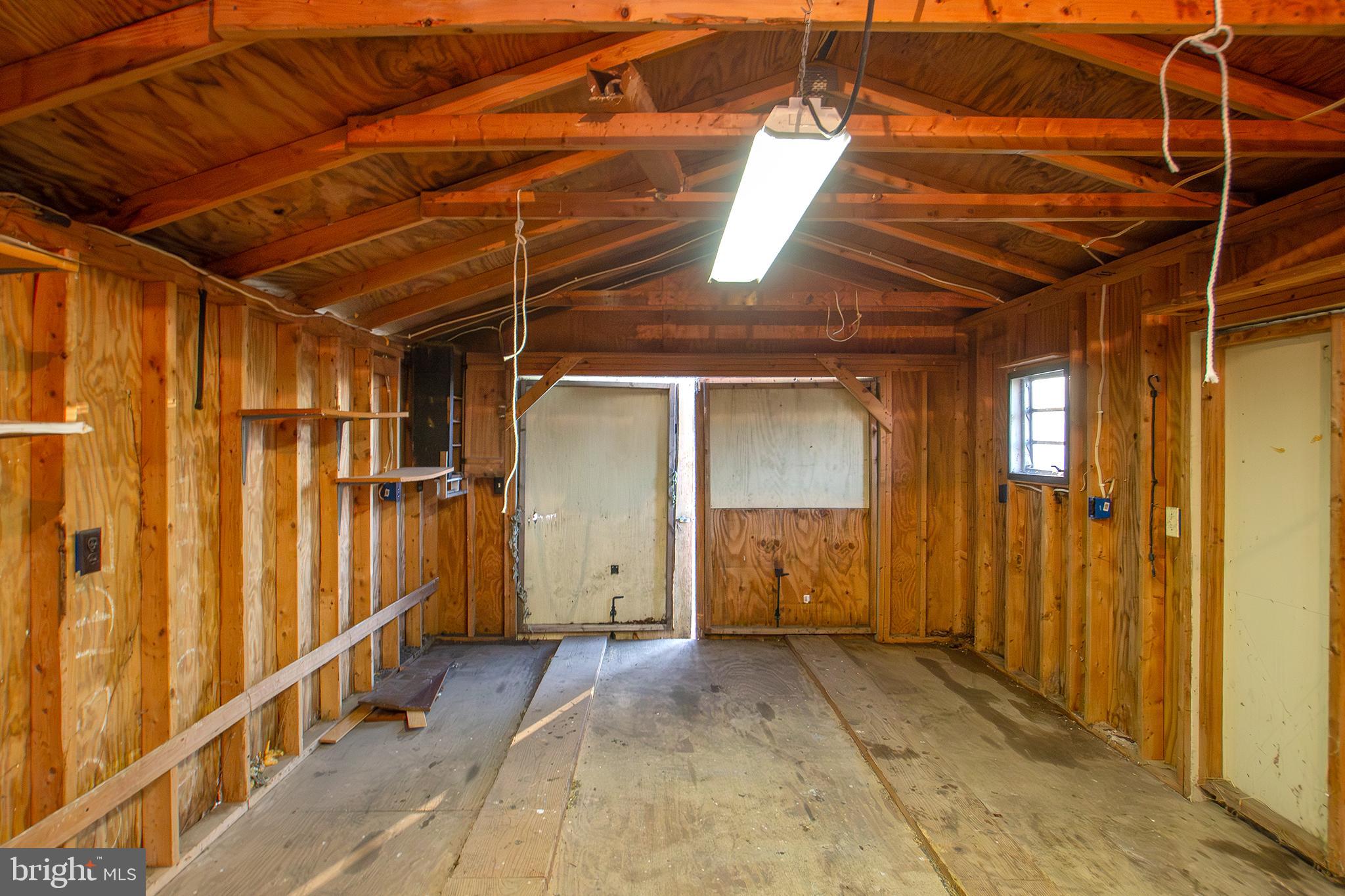 WHITE HALL - Residential