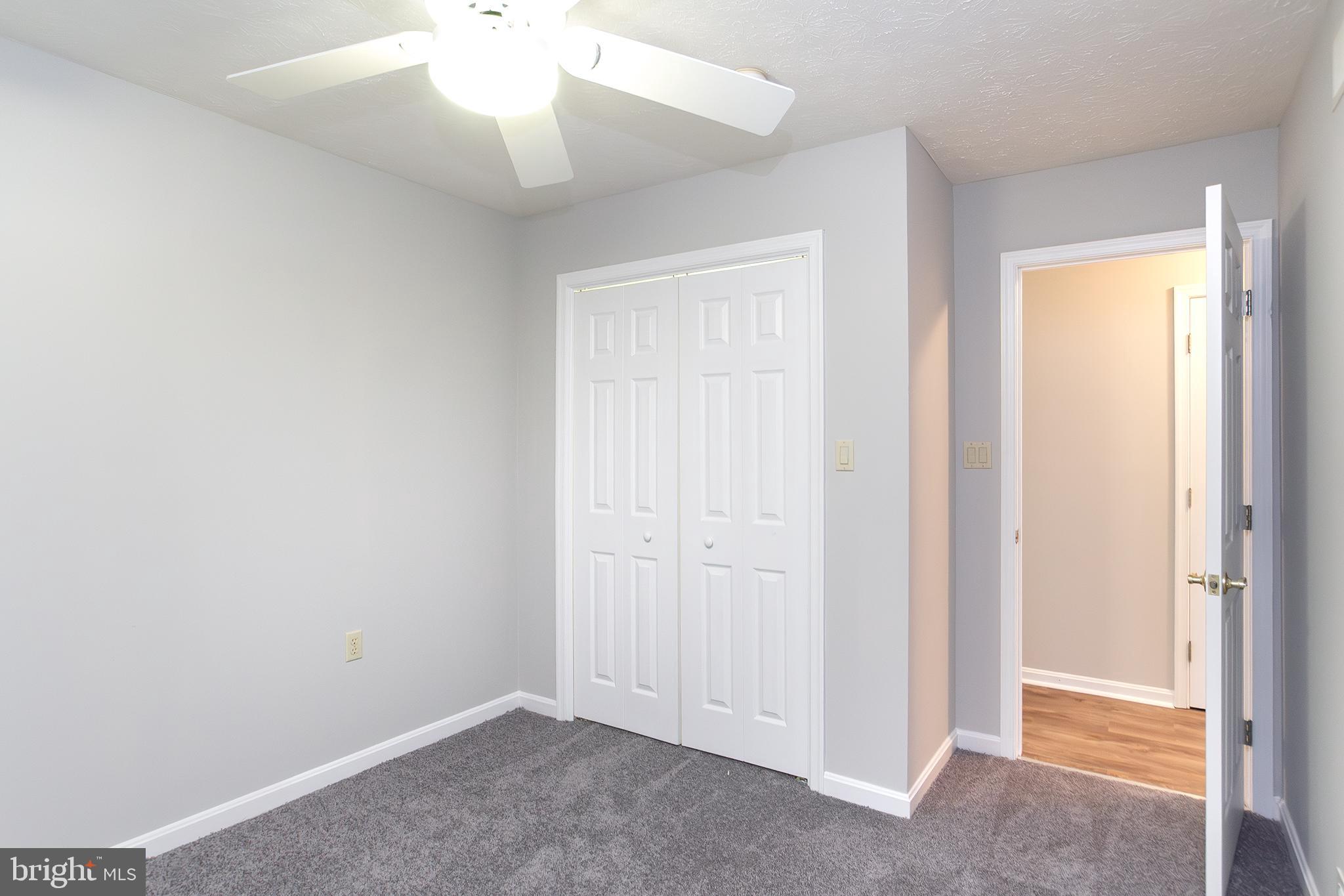 WHITE HALL - Residential