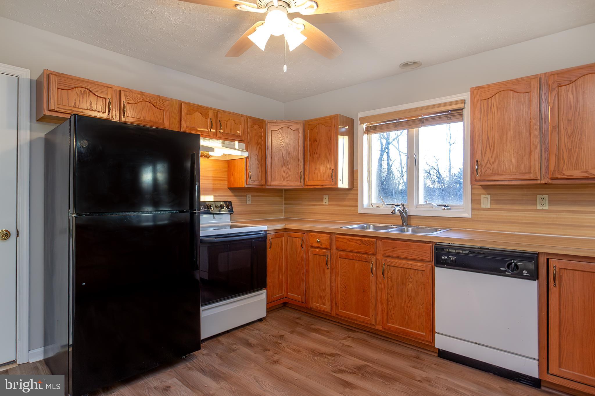 WHITE HALL - Residential