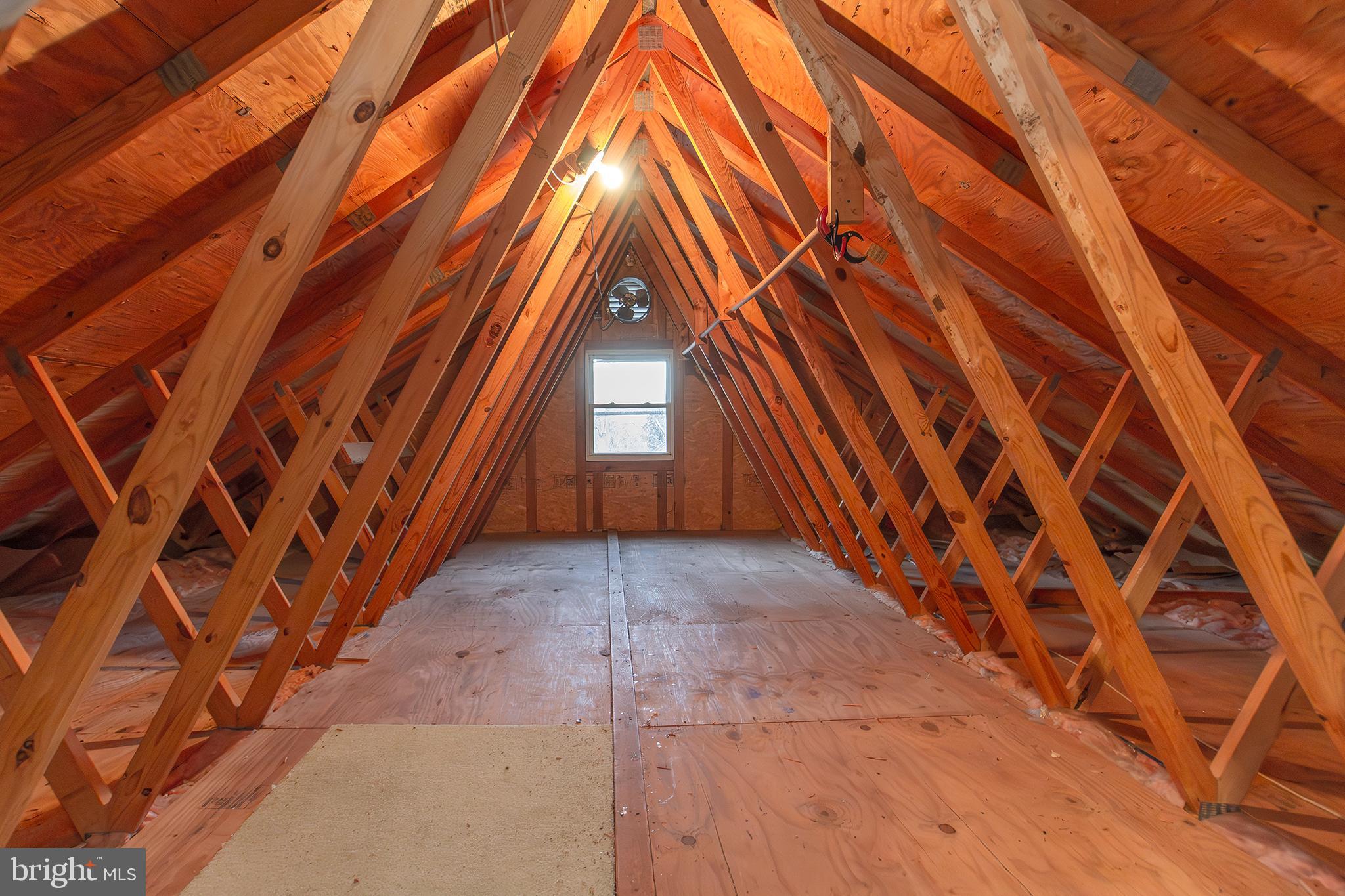 WHITE HALL - Residential