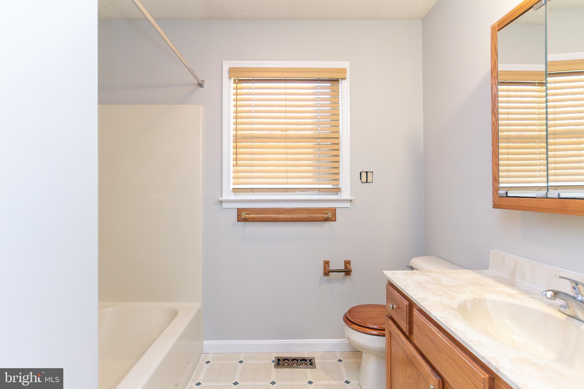 WHITE HALL - Residential