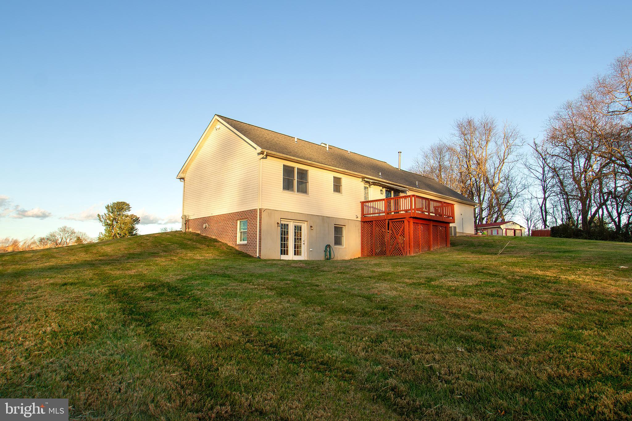 WHITE HALL - Residential