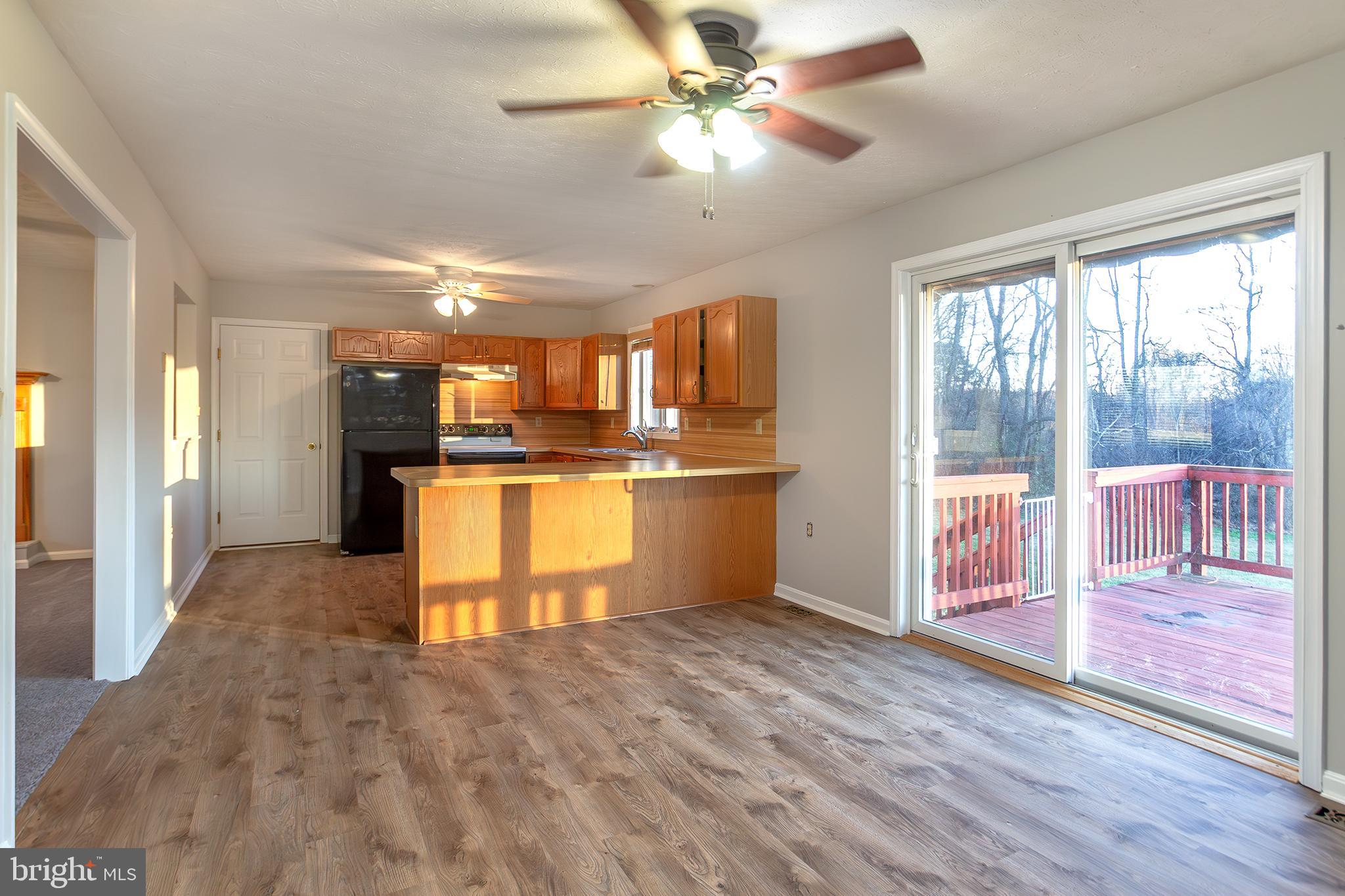 WHITE HALL - Residential