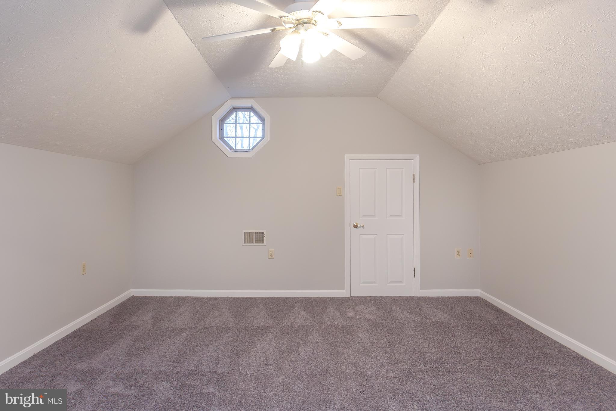 WHITE HALL - Residential