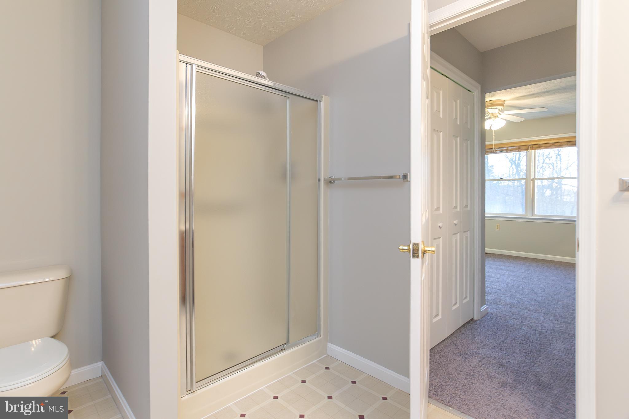 WHITE HALL - Residential