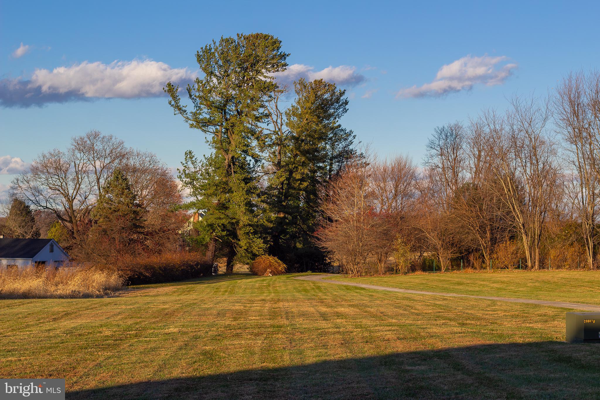 WHITE HALL - Residential