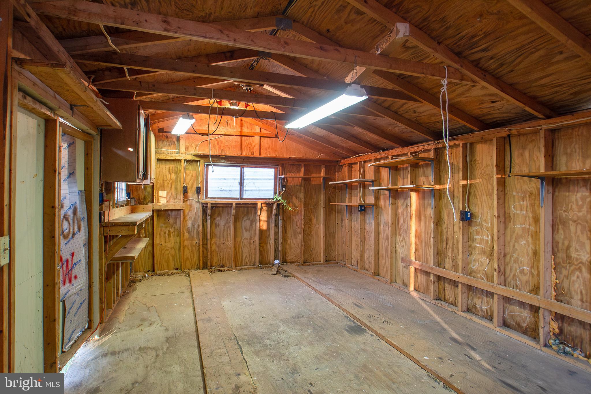 WHITE HALL - Residential