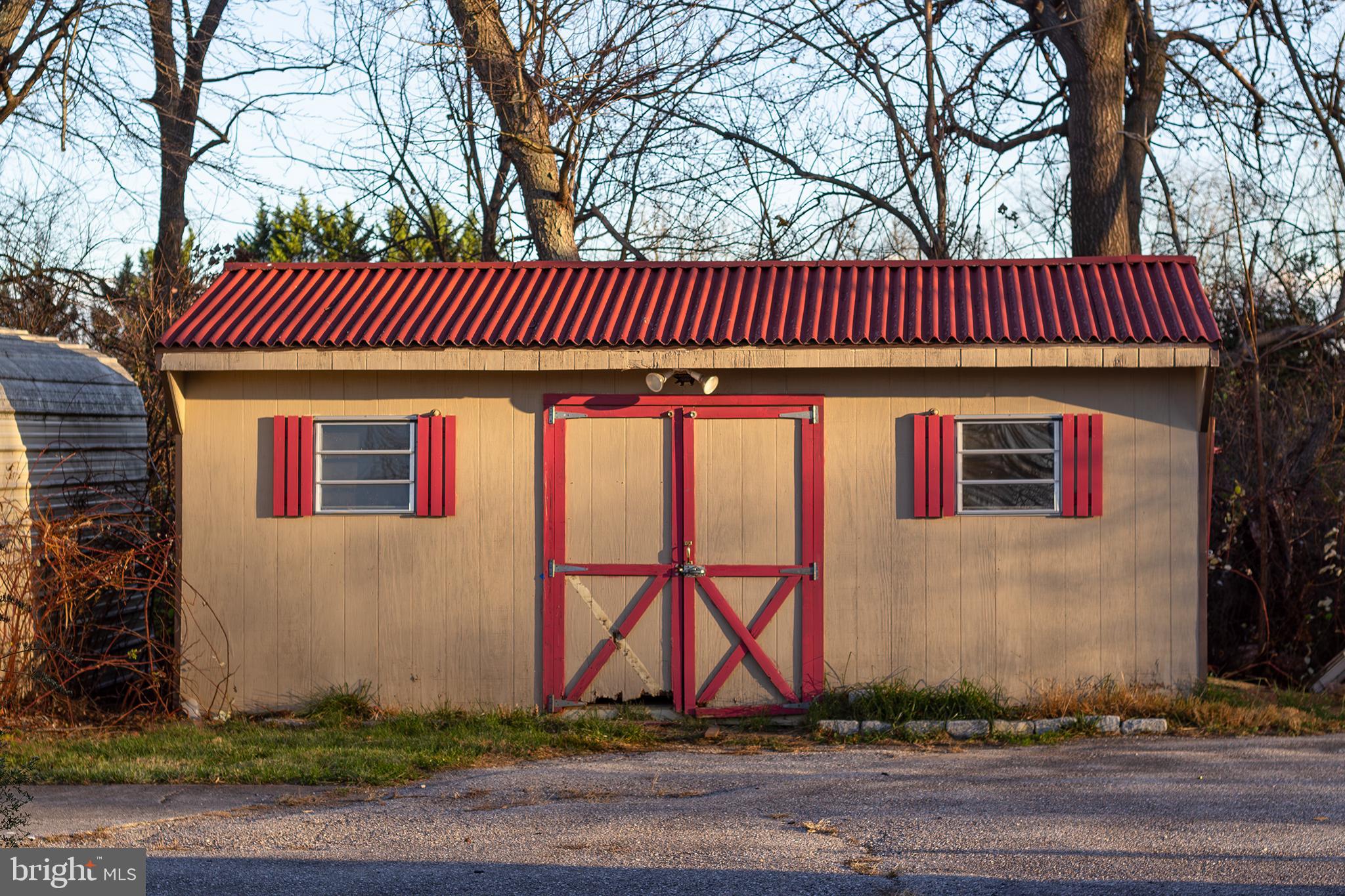 WHITE HALL - Residential