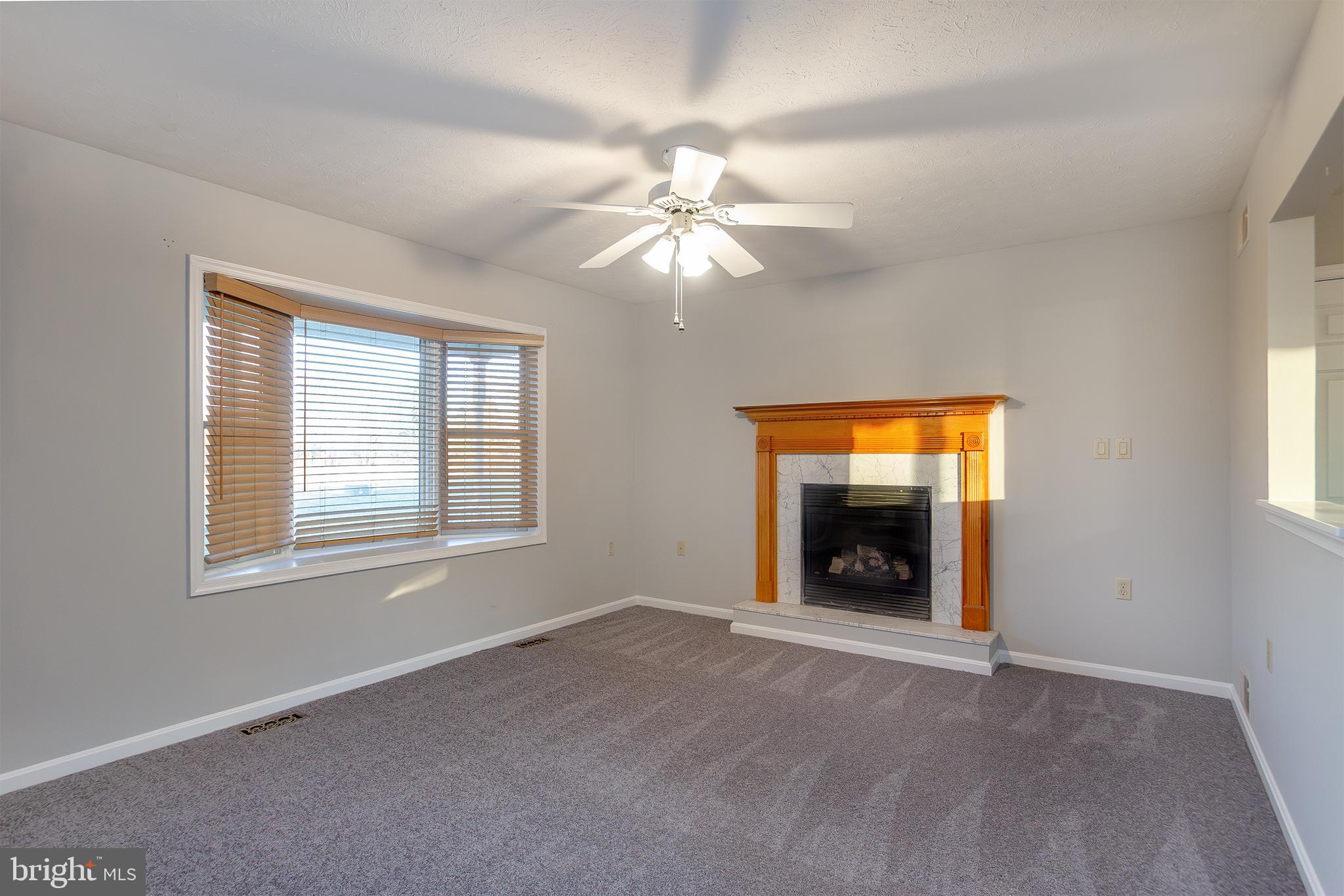 WHITE HALL - Residential