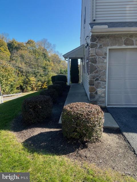 BUMBLE BEE HOLLOW - Residential Lease