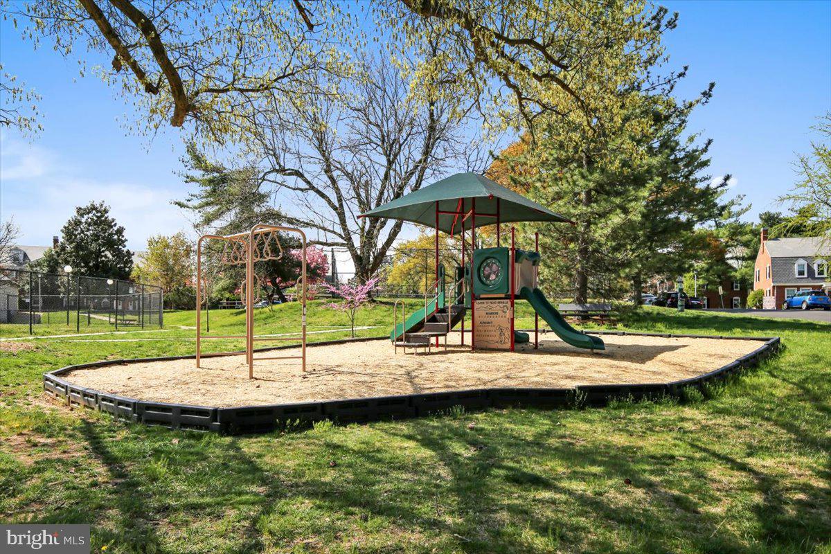 FAIRLINGTON ARBORS - Residential