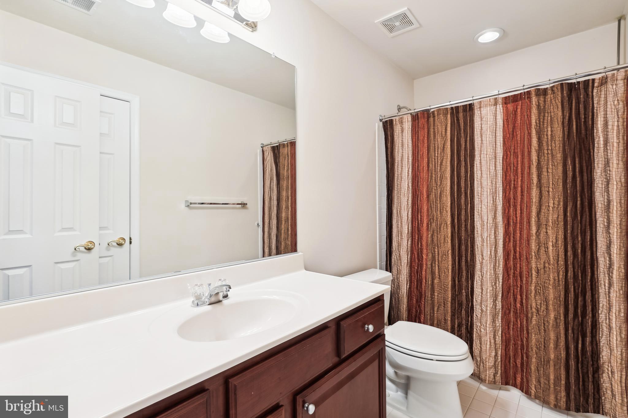 WILLOW OAKS AT FAIR LAKES - Residential