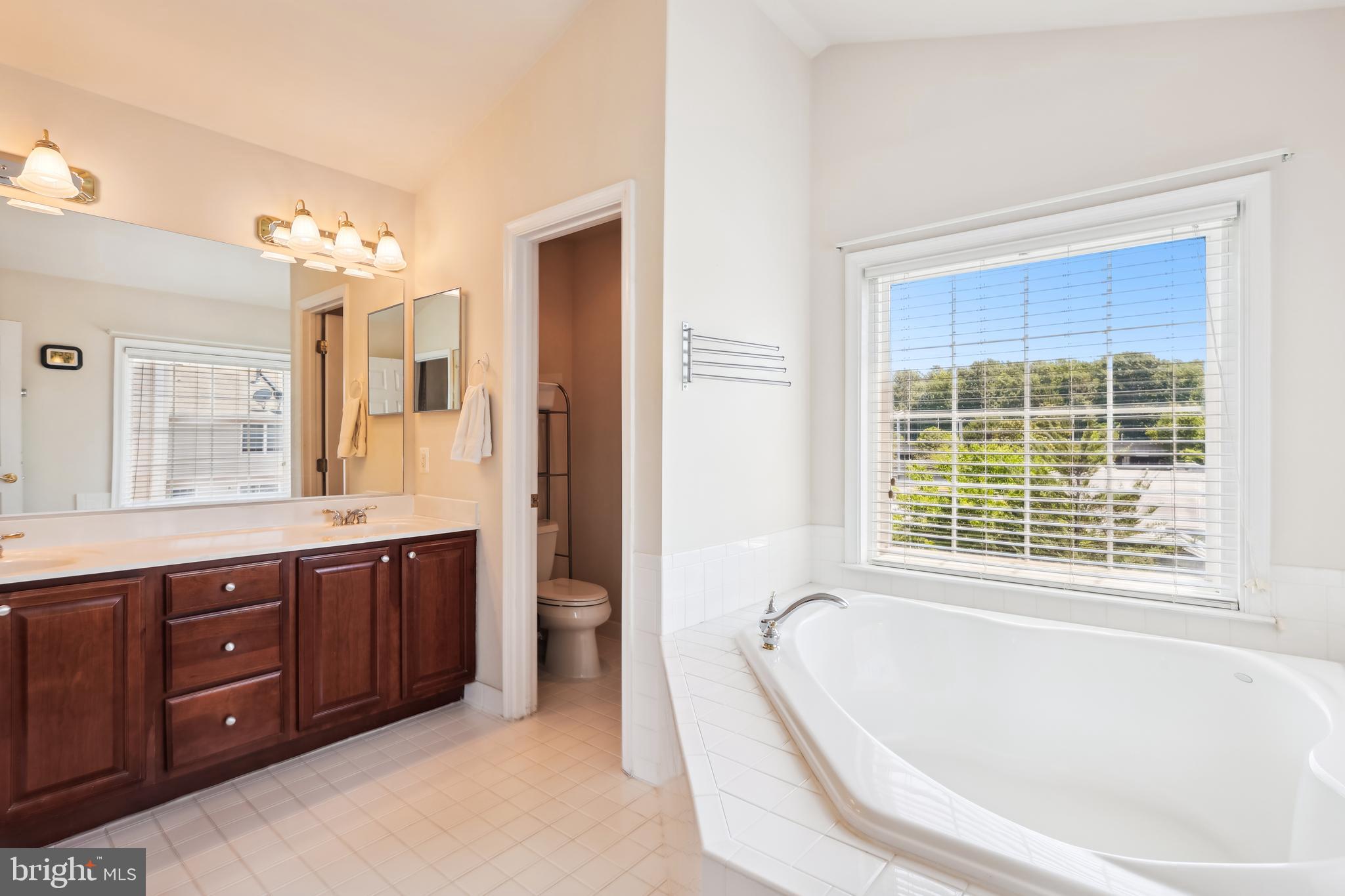 WILLOW OAKS AT FAIR LAKES - Residential