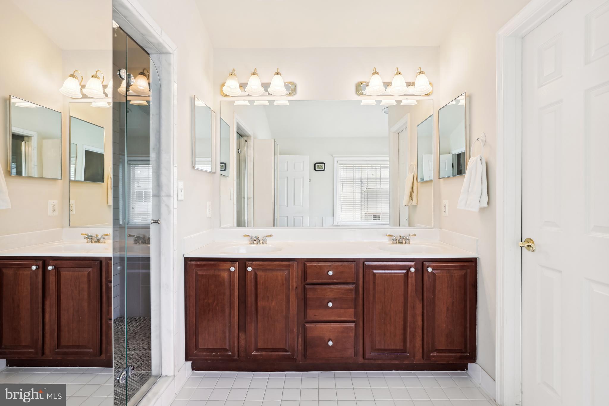 WILLOW OAKS AT FAIR LAKES - Residential