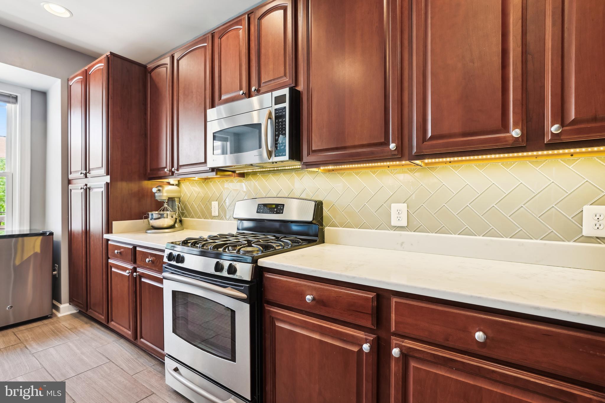 WILLOW OAKS AT FAIR LAKES - Residential