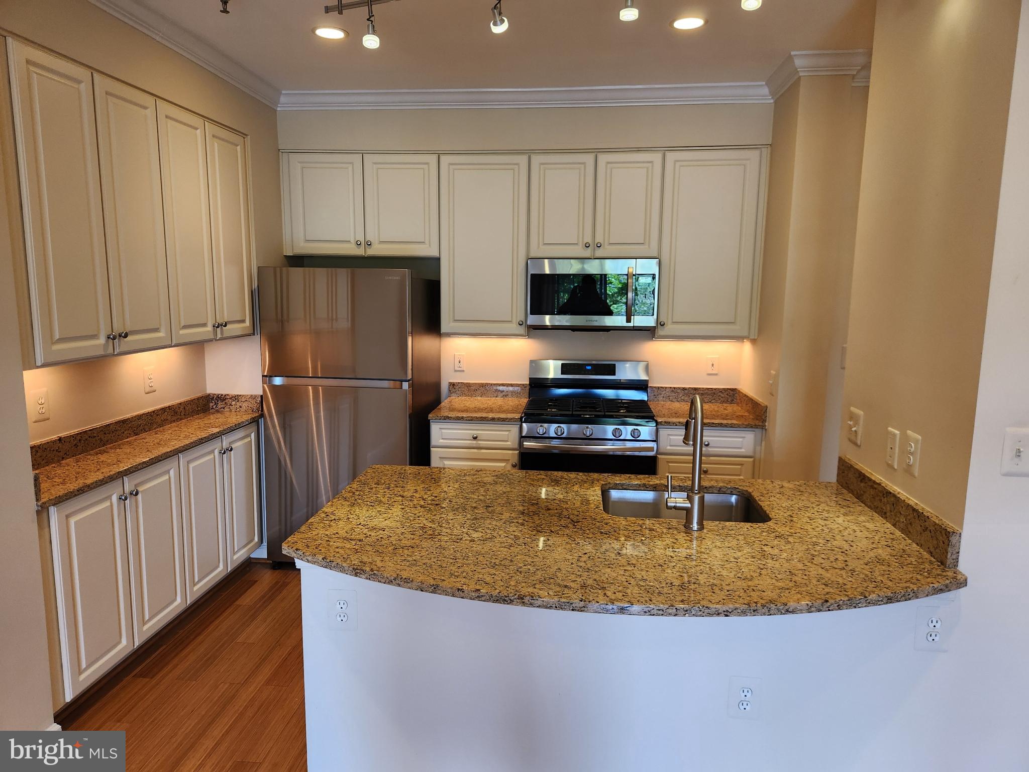 PROVIDENCE SQUARE - Residential