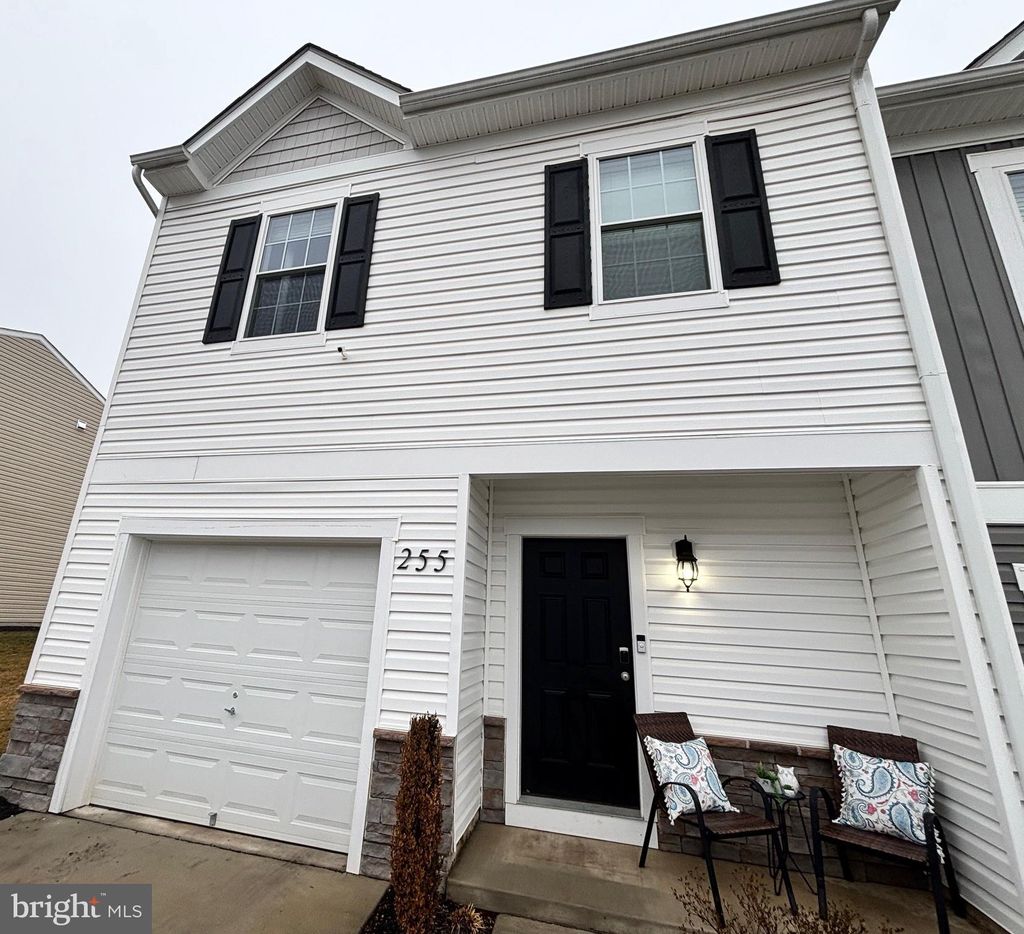 Photo of 255 Maple Run Drive, YORK, PA 17404 (MLS # PAYK2098422)