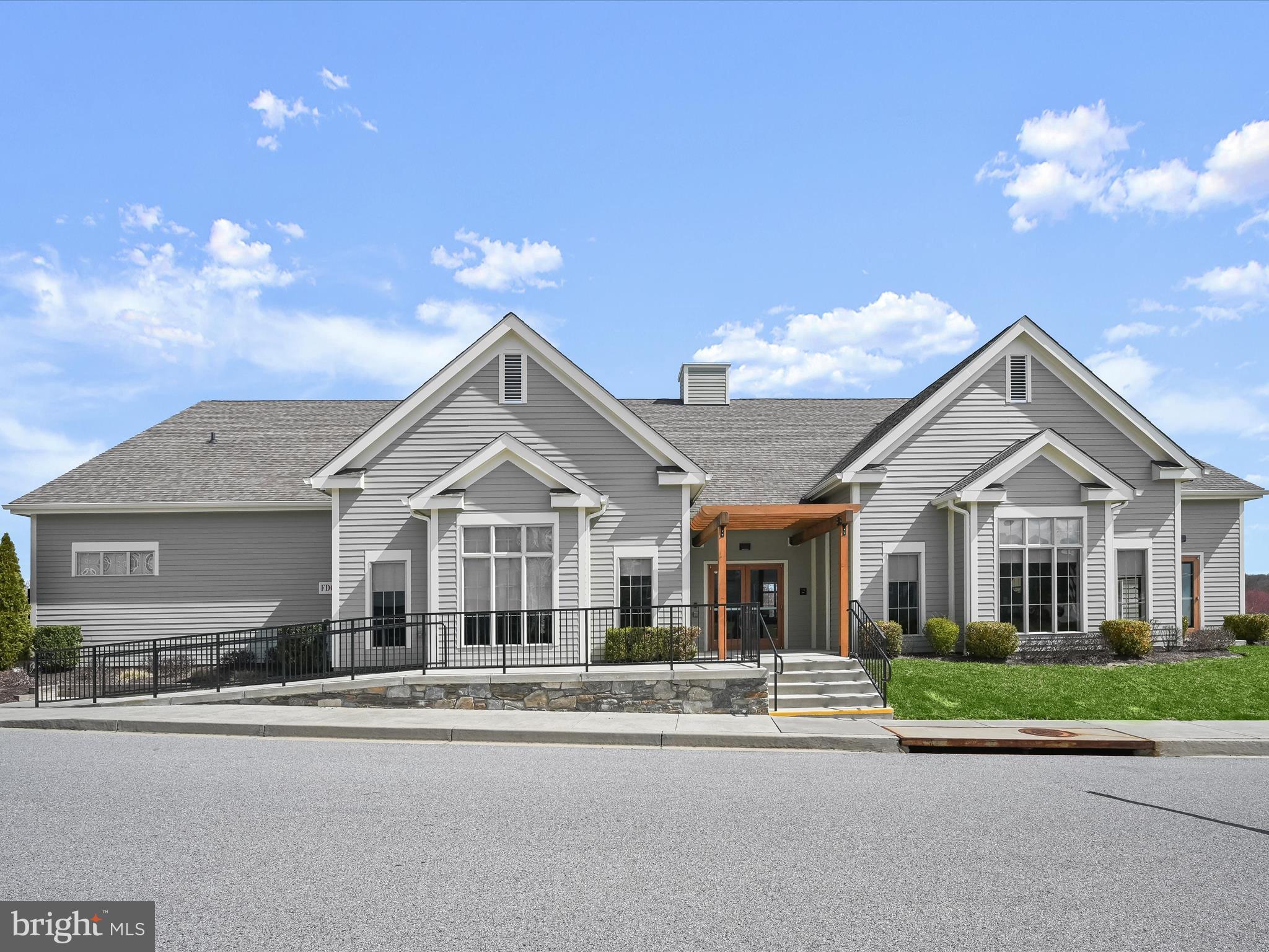 WAVERLY MEWS - Residential