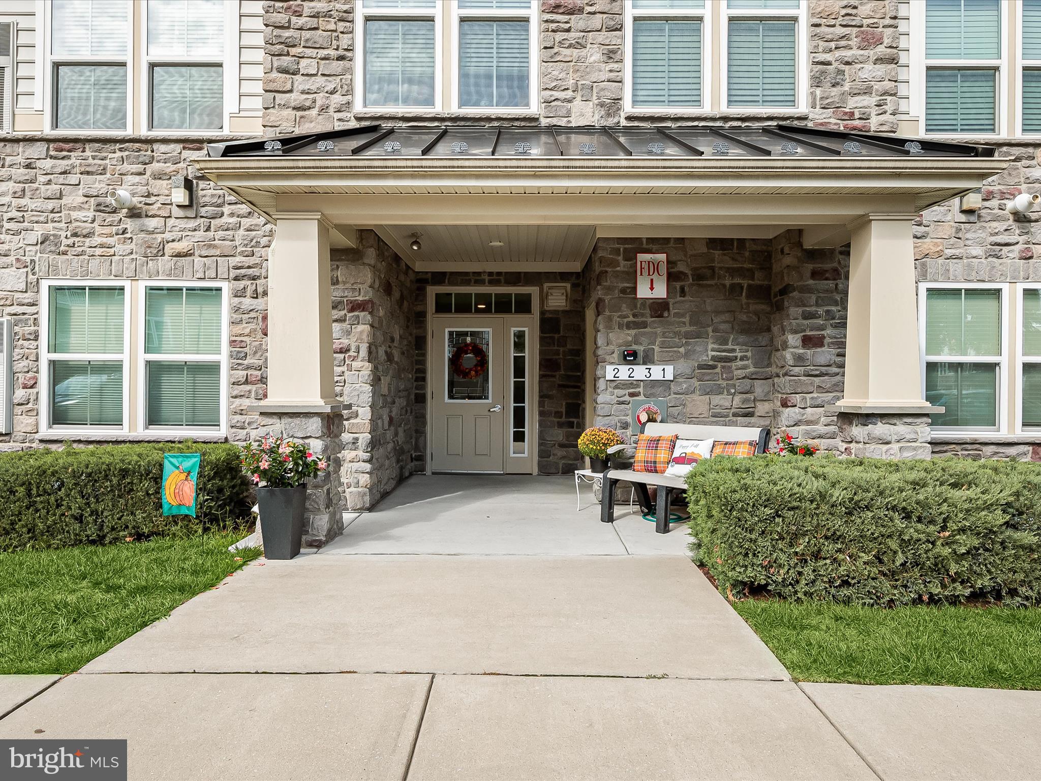 WAVERLY MEWS - Residential