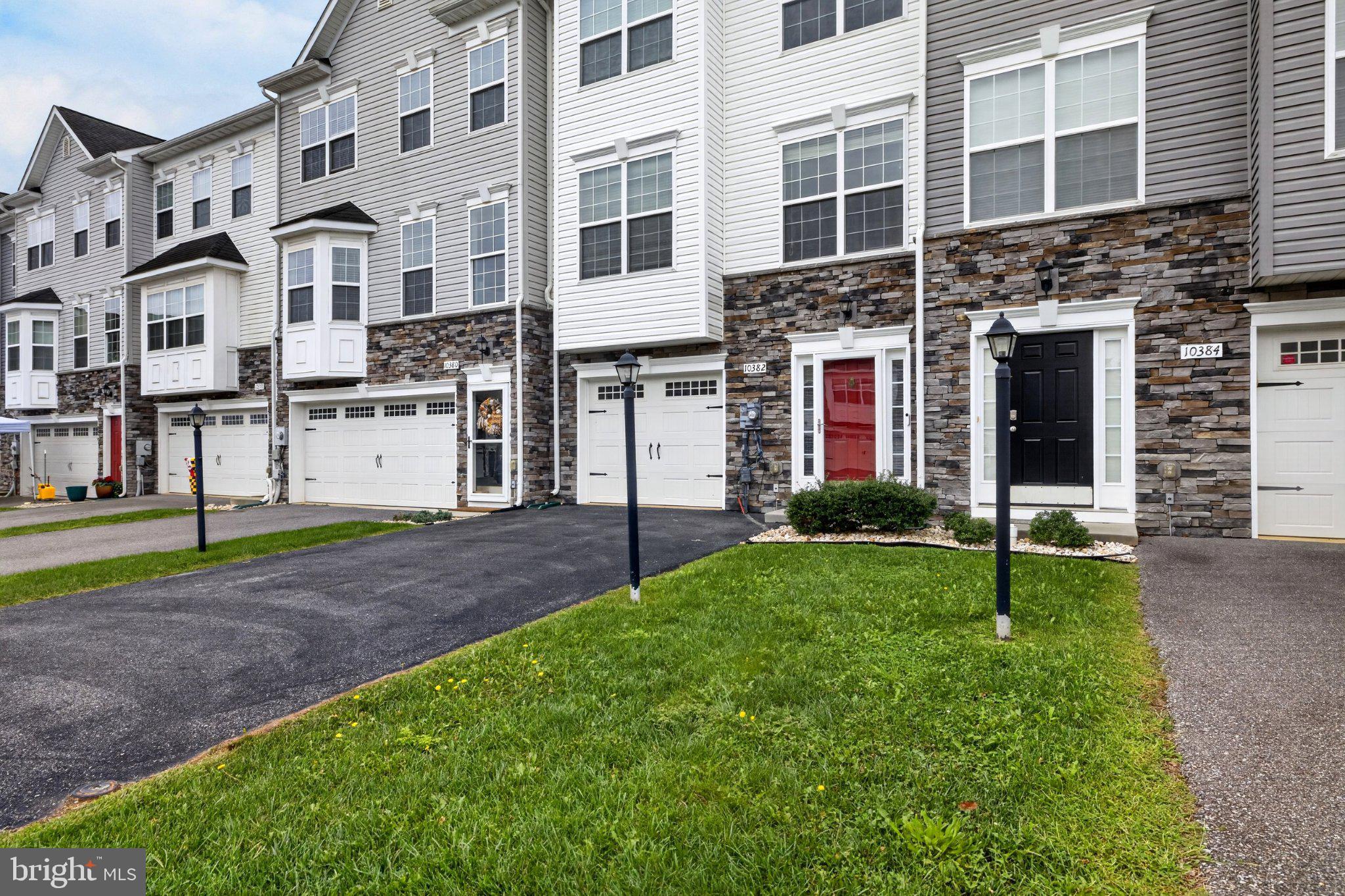 10382 LANTERN LANE