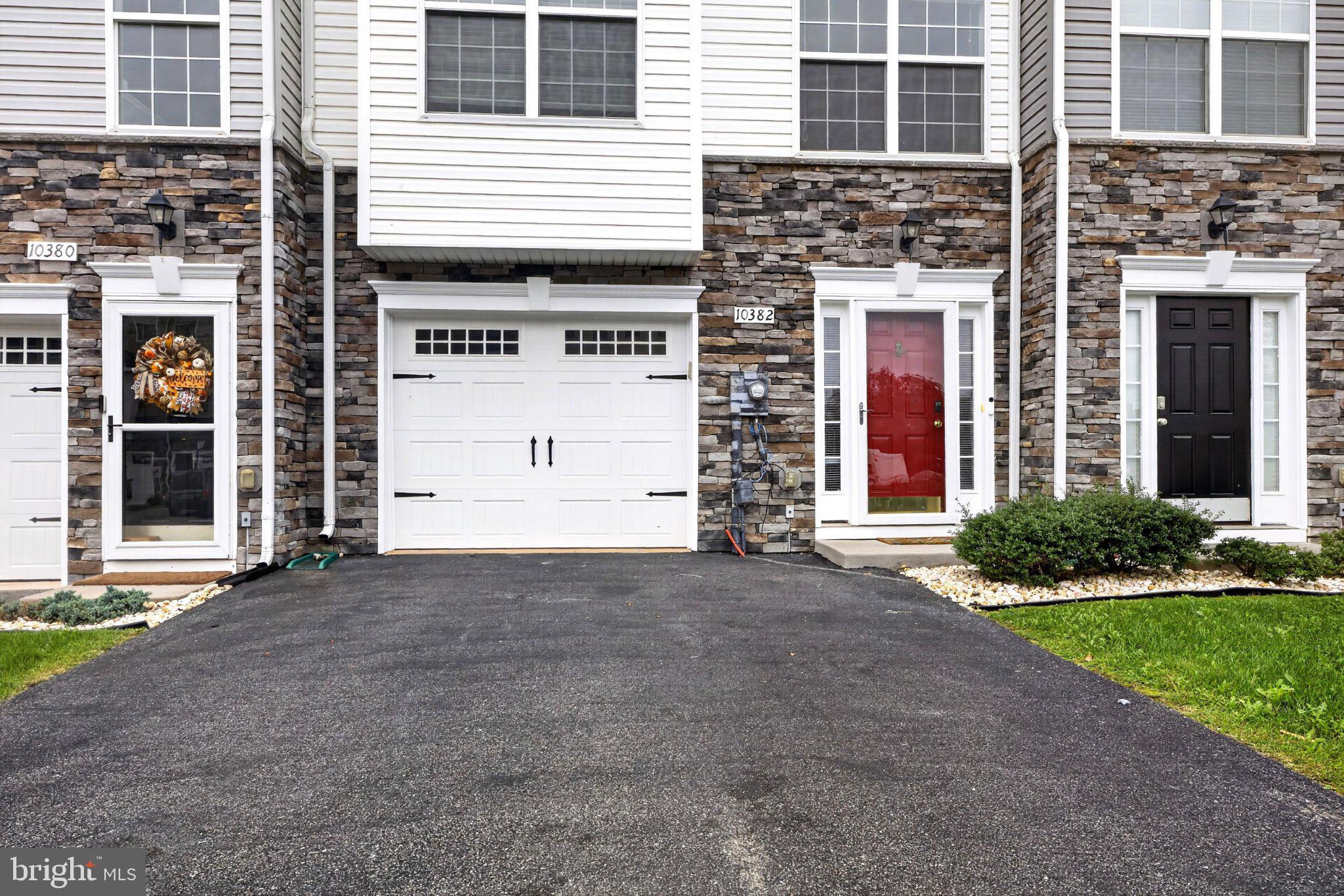 10382 LANTERN LANE