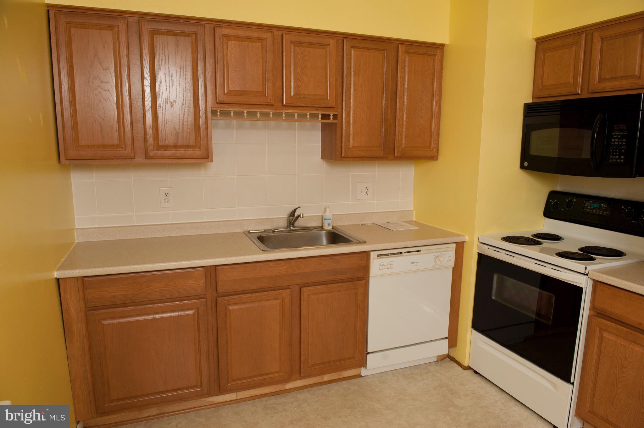 STAFFORD OAKS - Residential Lease