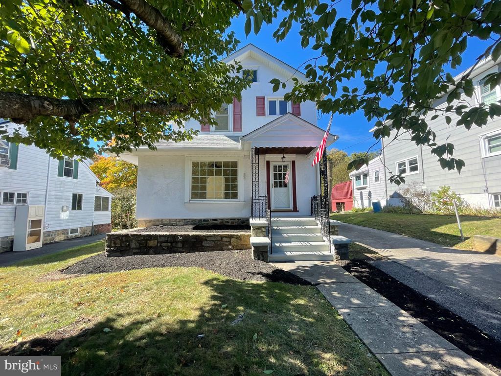 Photo of 208 S Pennell Road, MEDIA, PA 19063 (MLS # PADE2102302)