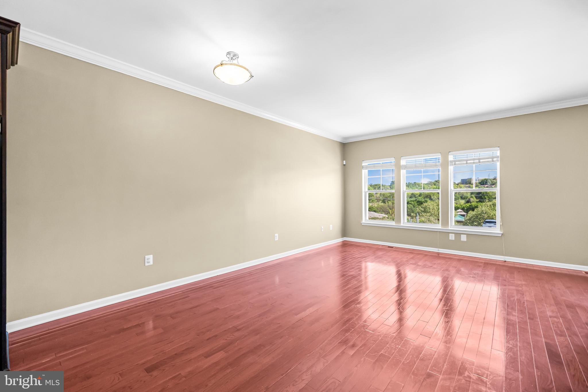 427 WOODCREST DRIVE SE