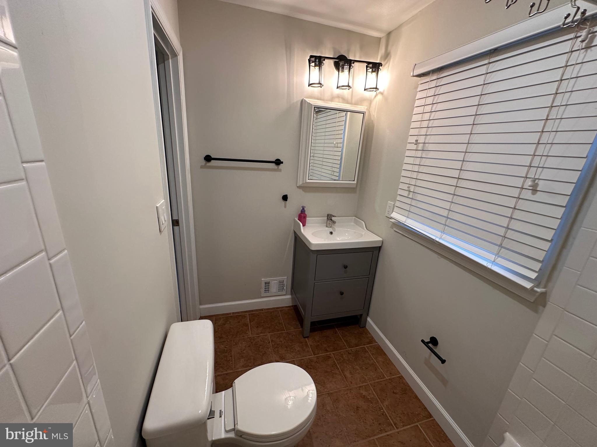 COLONIAL HEIGHTS - Residential Lease