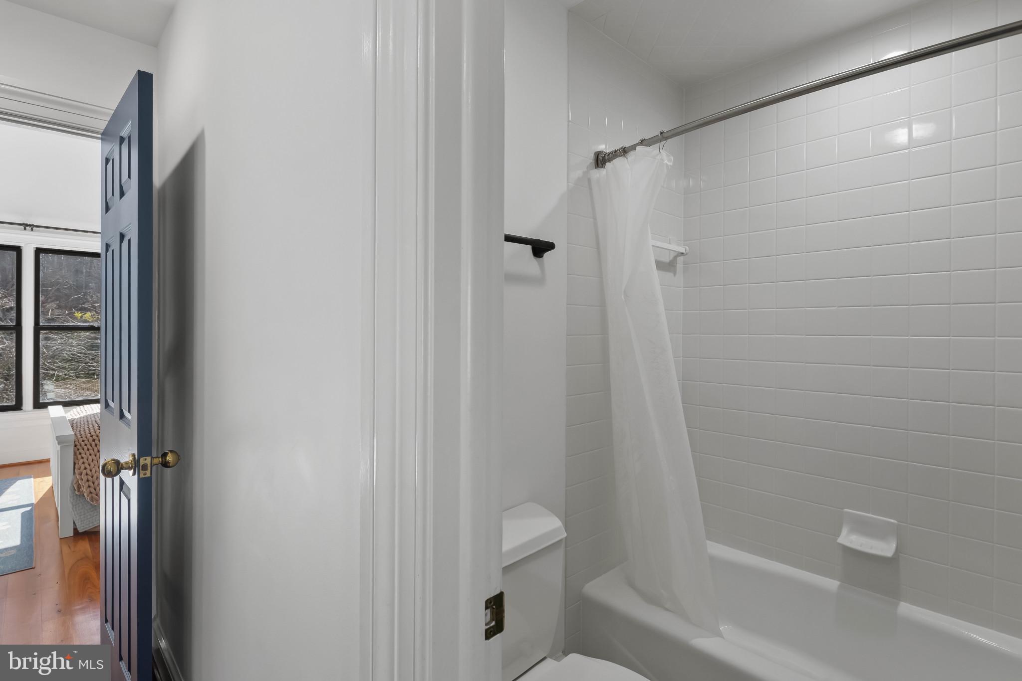 TRIADELPHIA WOODS - Residential