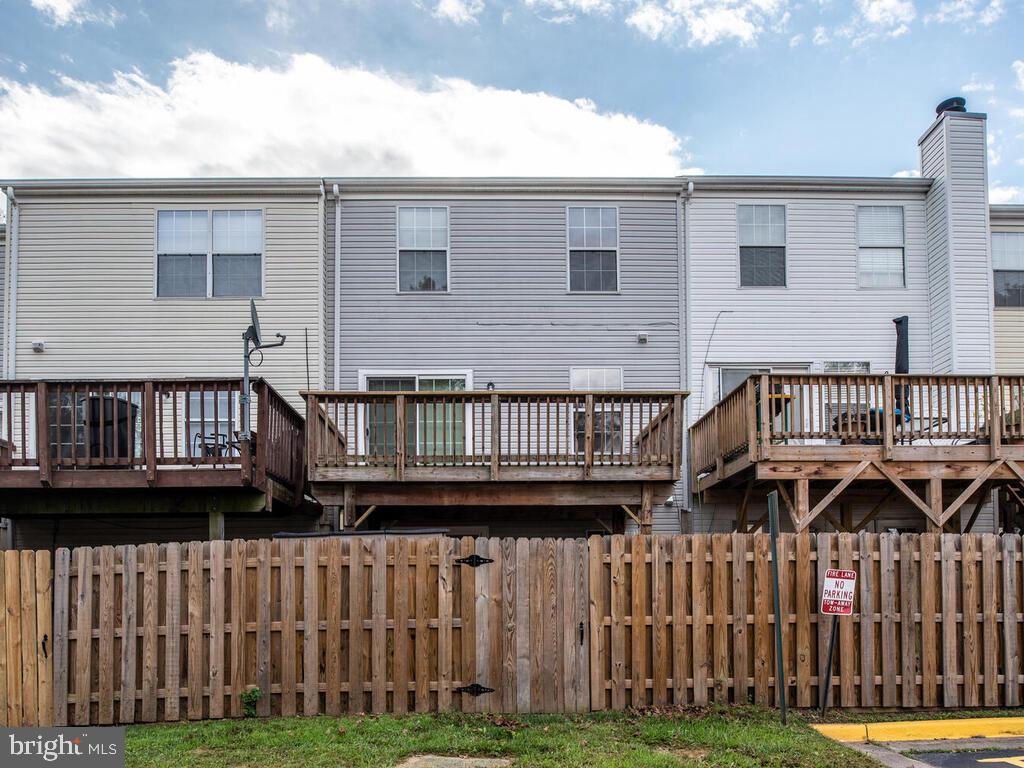 SUNNINGDALE MEADOWS - Residential