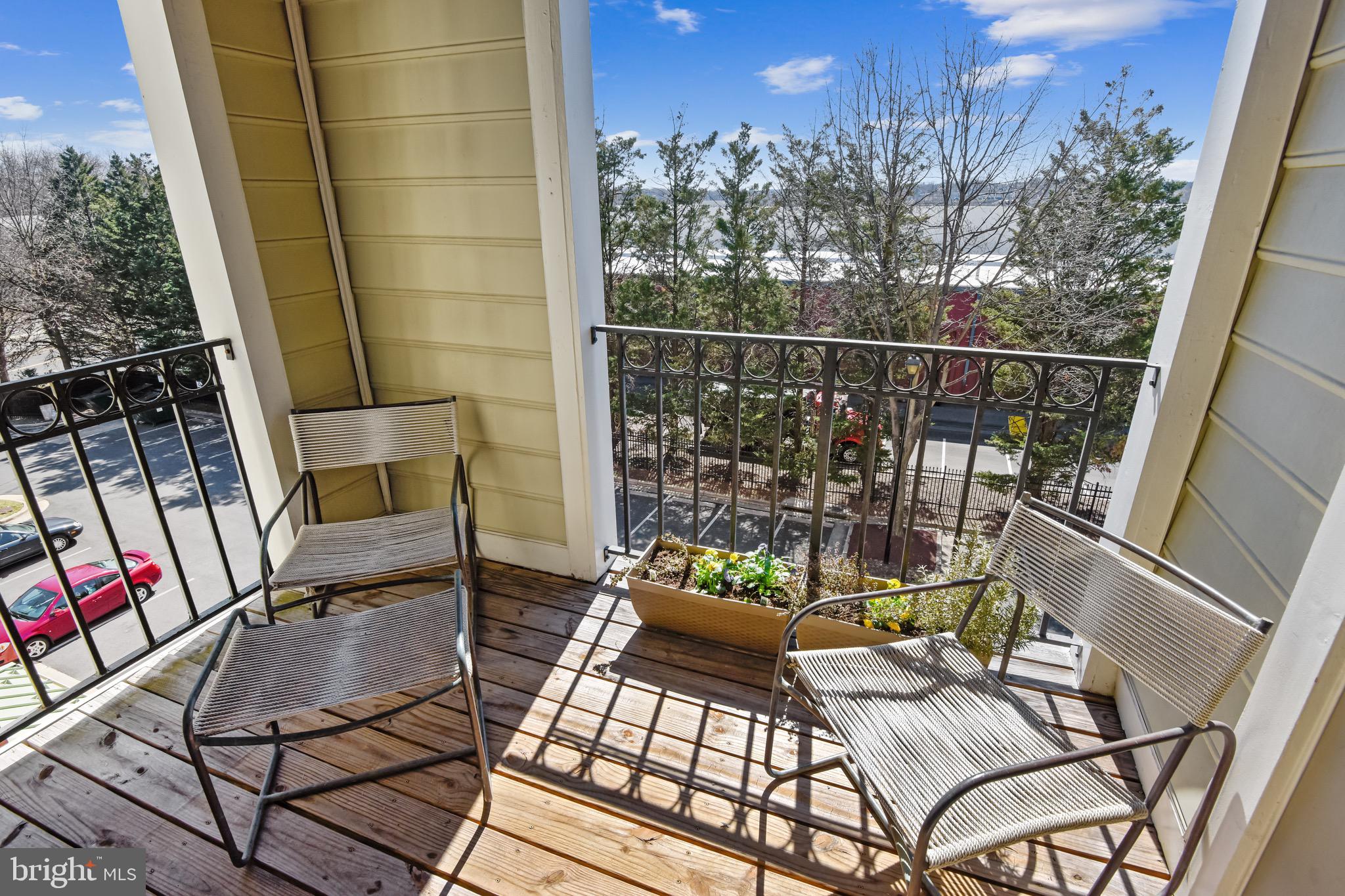 QUAKER HILL - Residential