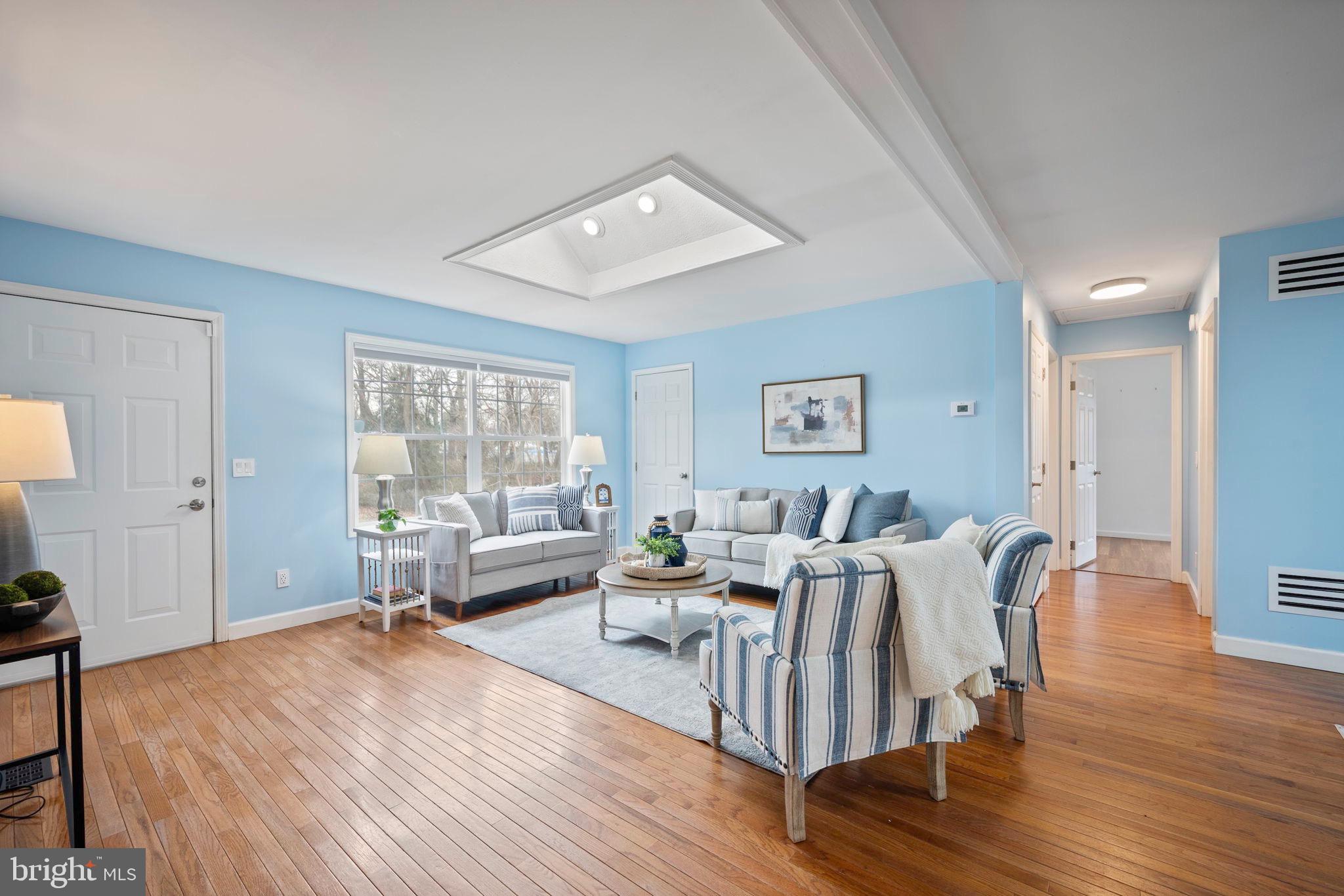 1572 ANNAPOLIS DRIVE