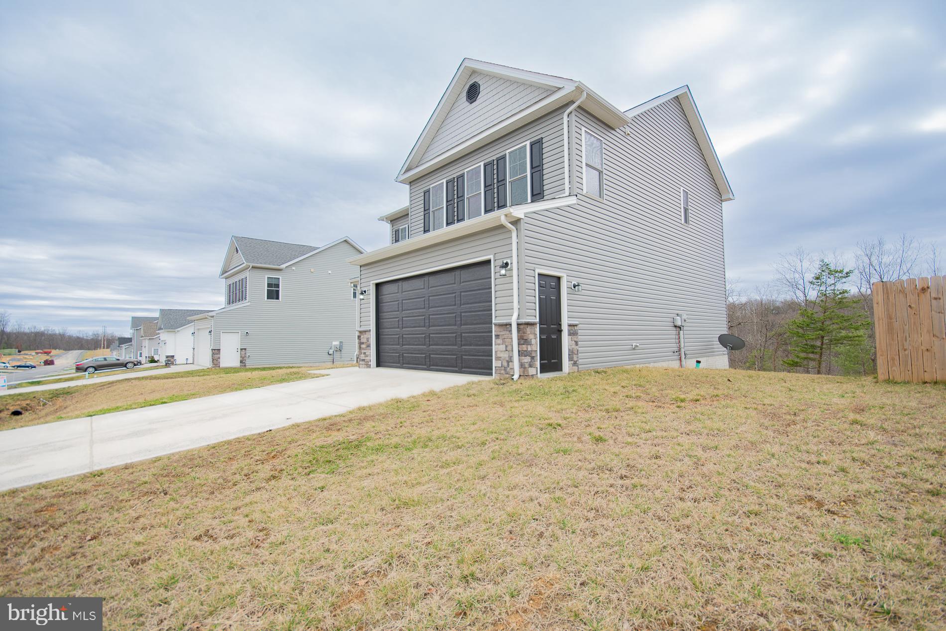 MIDDLE CREEK VISTAS - Residential